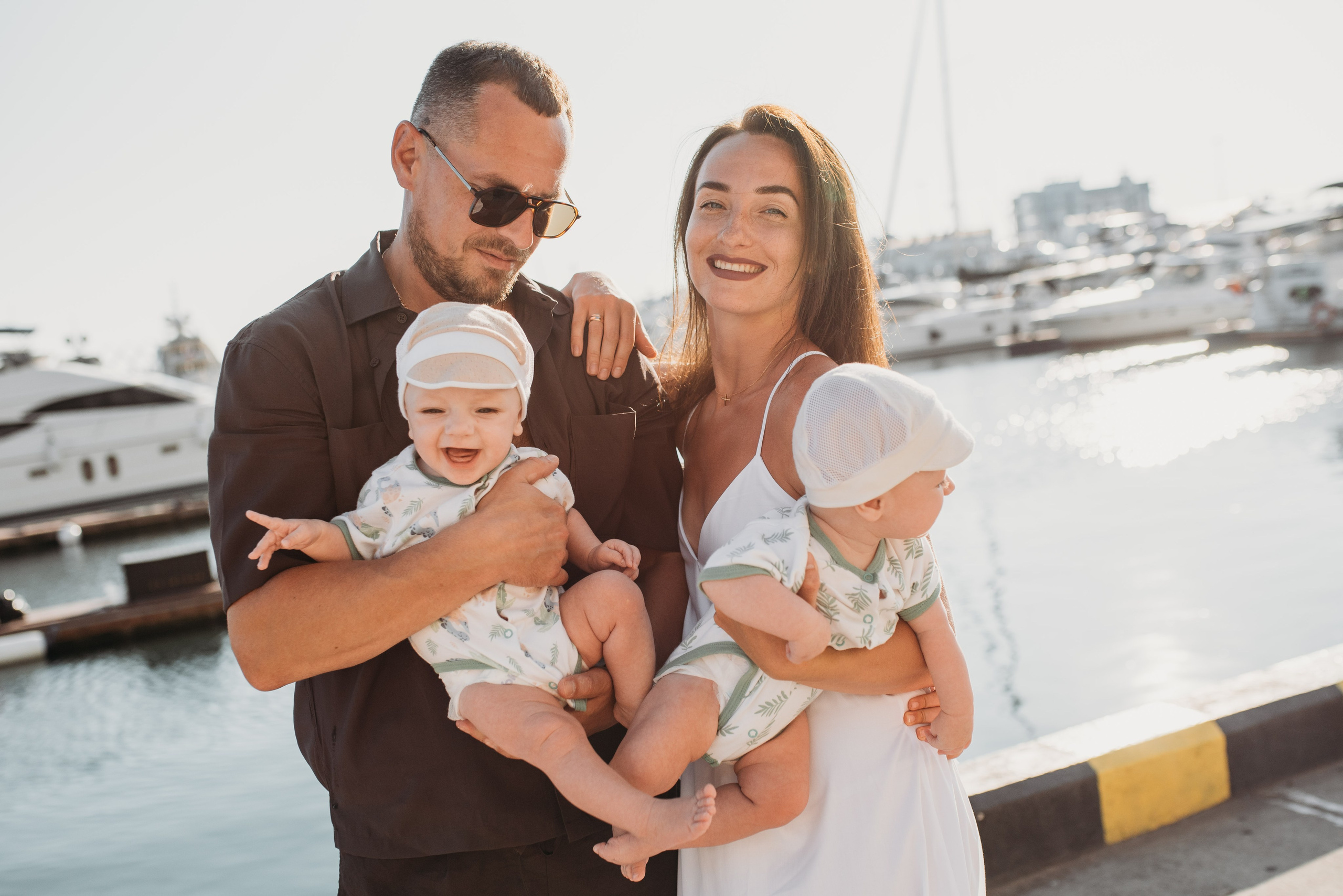 Семейная фотосессия в центре Сочи морпорт. Фотограф в Сочи — Маргарита Поганова