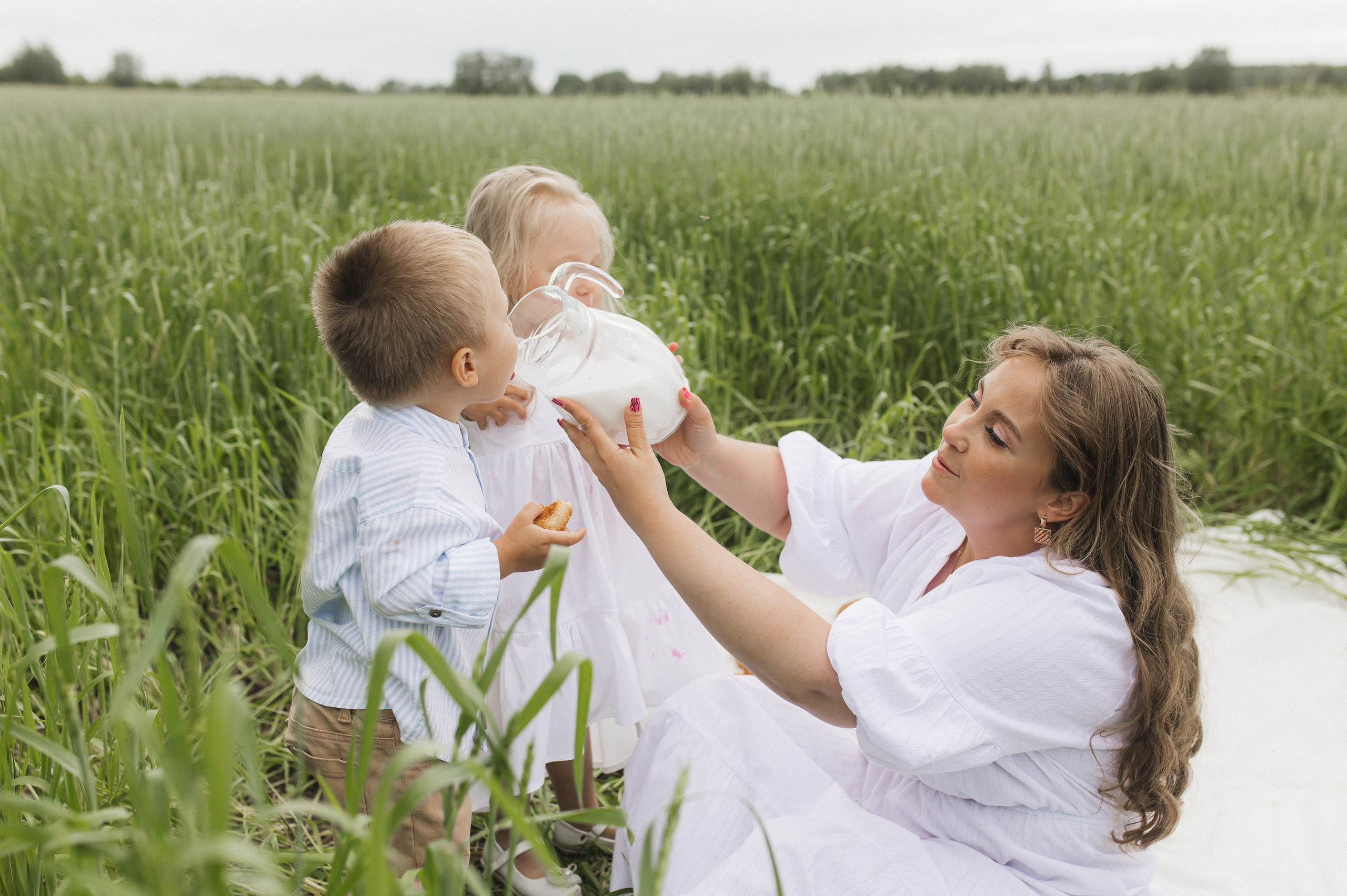 Маша и Миша и их веселая компания (пикник в поле). Семейный и свадебный фотограф в Екатеринбурге Орлова Ирина