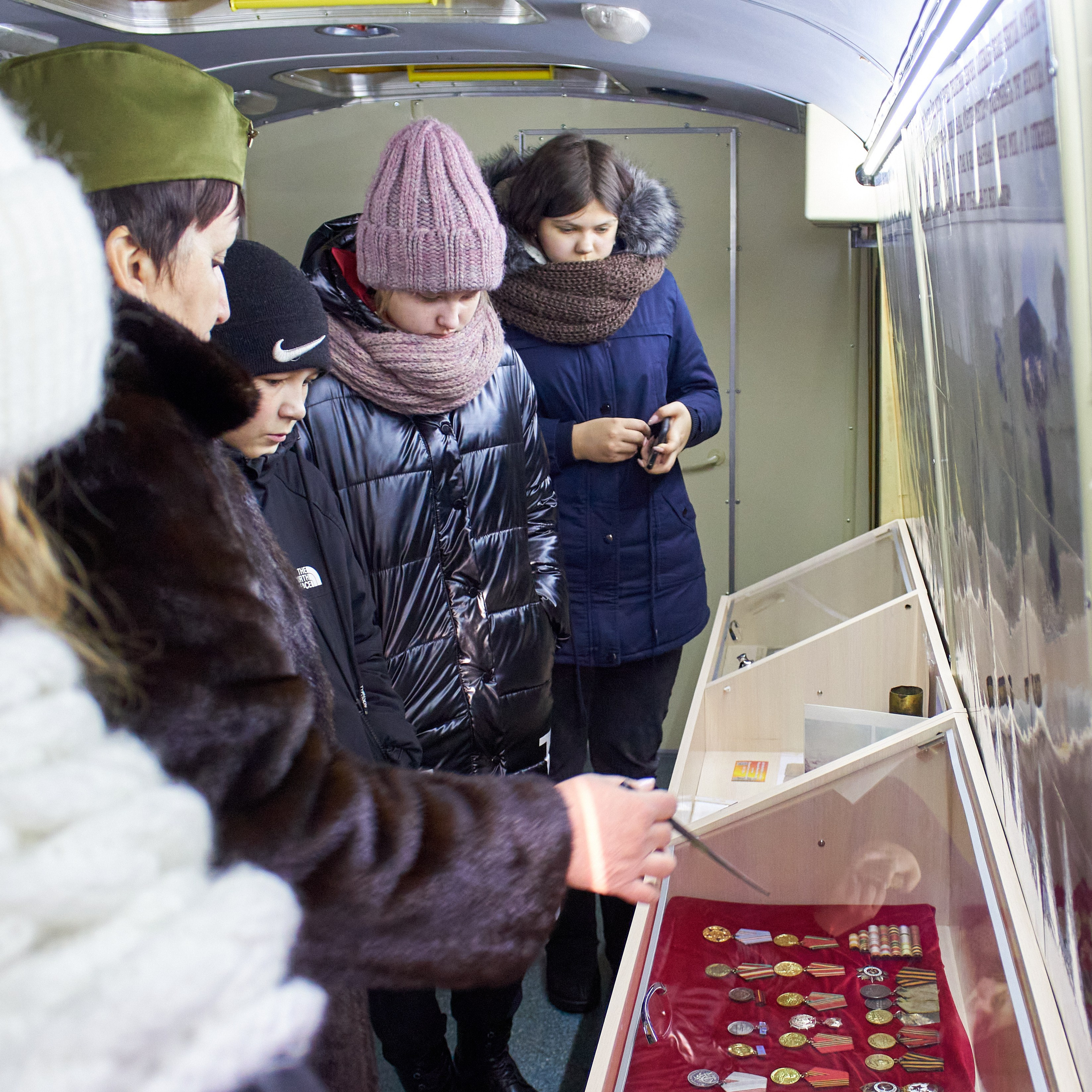 Музейная экспозиция на колесах «Прикосновение к подвигу». [fXph] Фотограф Масликов Илья. Съёмка мероприятий в Ленинске-Кузнецком