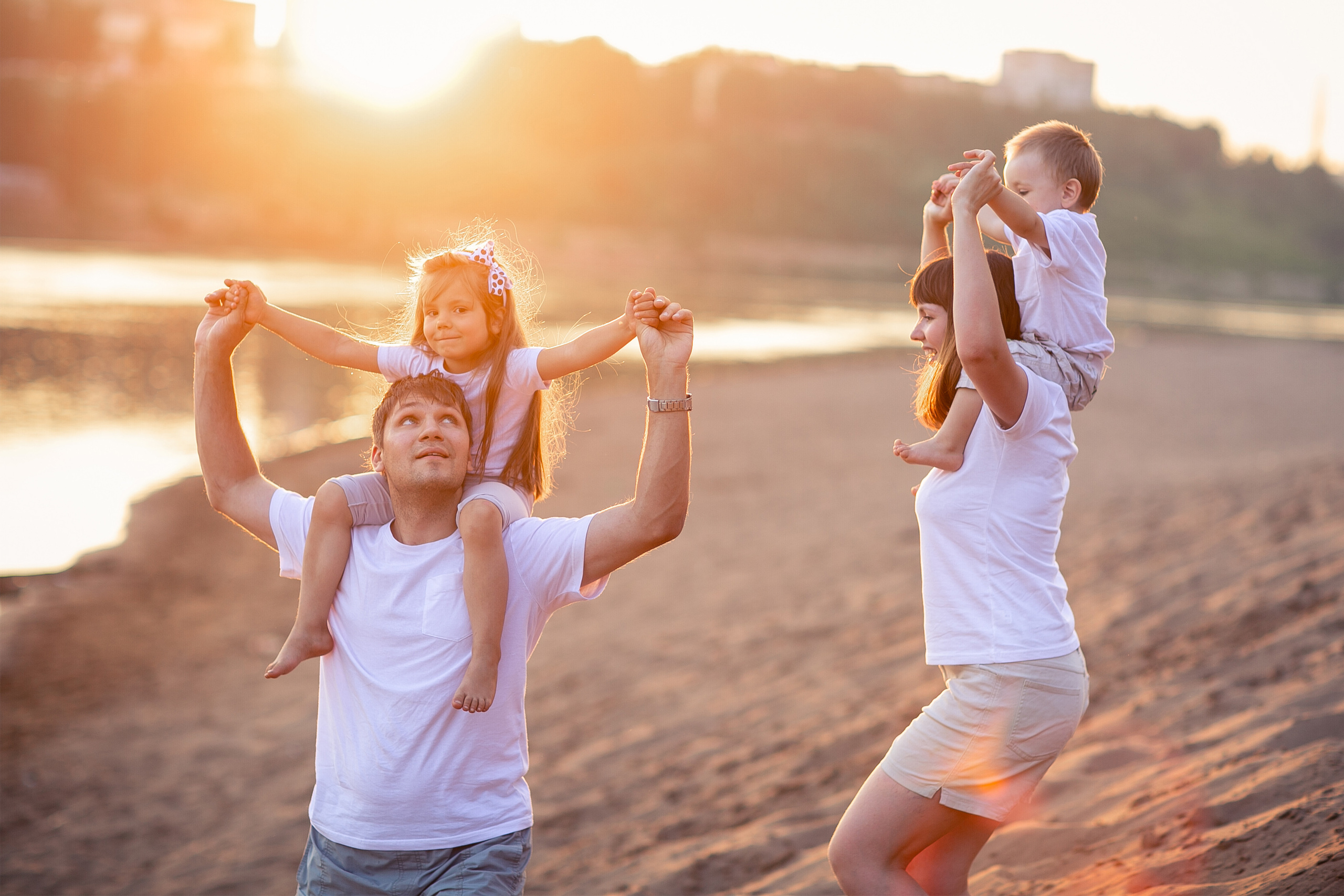 Закат на берегу. Выпускные альбомы в городе Кирове. Фотограф Екатерина Невская