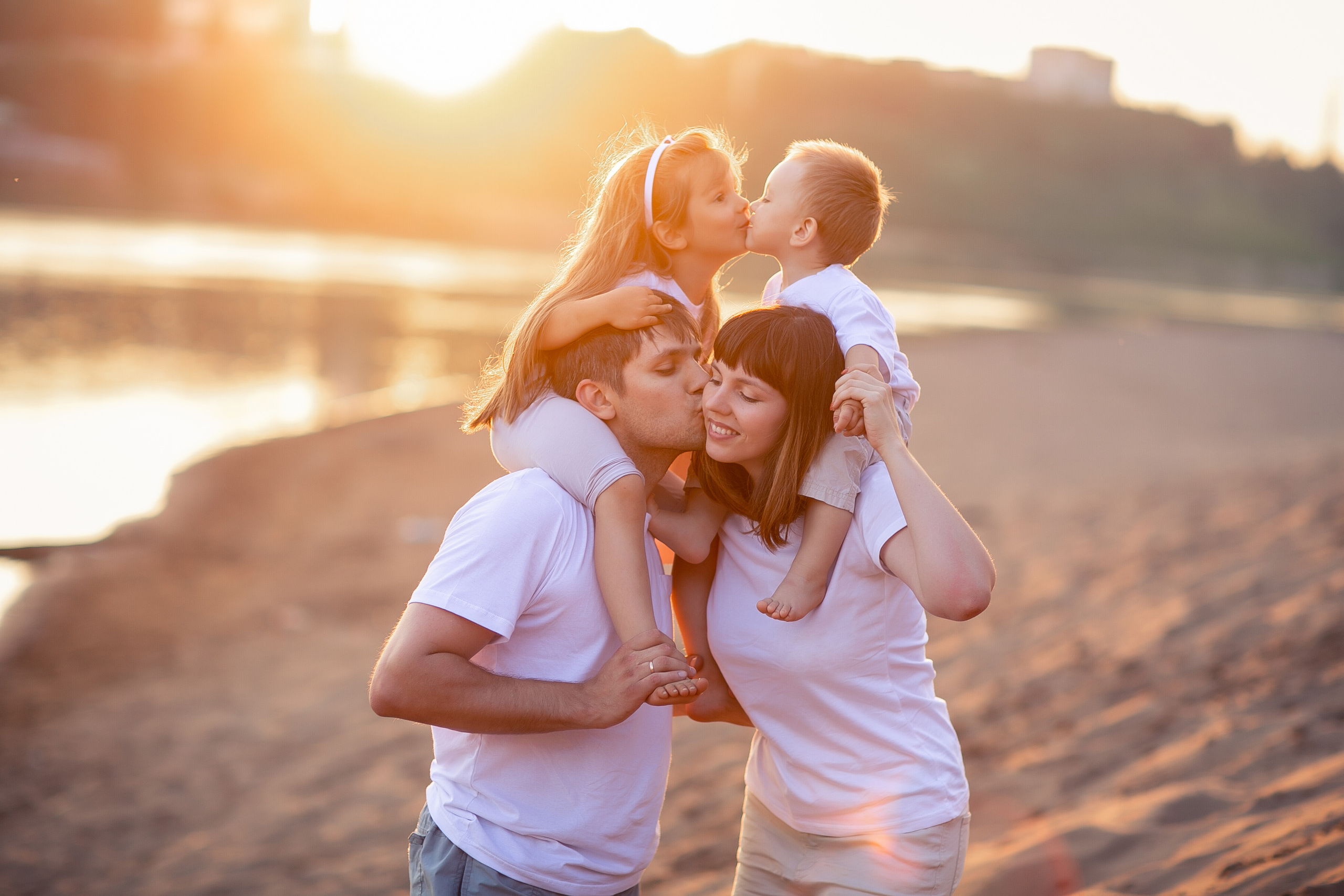 Закат на берегу. Выпускные альбомы в городе Кирове. Фотограф Екатерина Невская