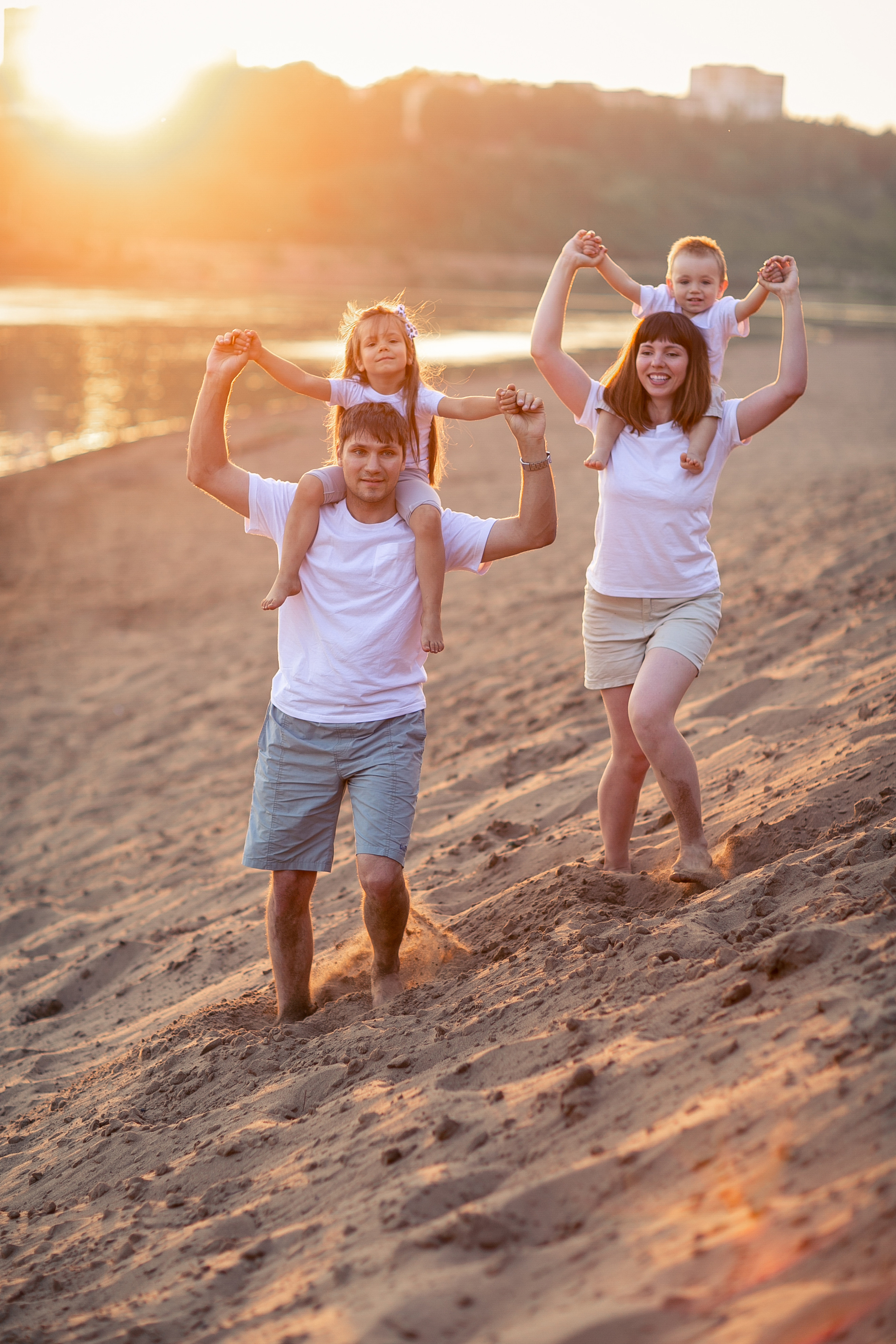 Закат на берегу. Выпускные альбомы в городе Кирове. Фотограф Екатерина Невская