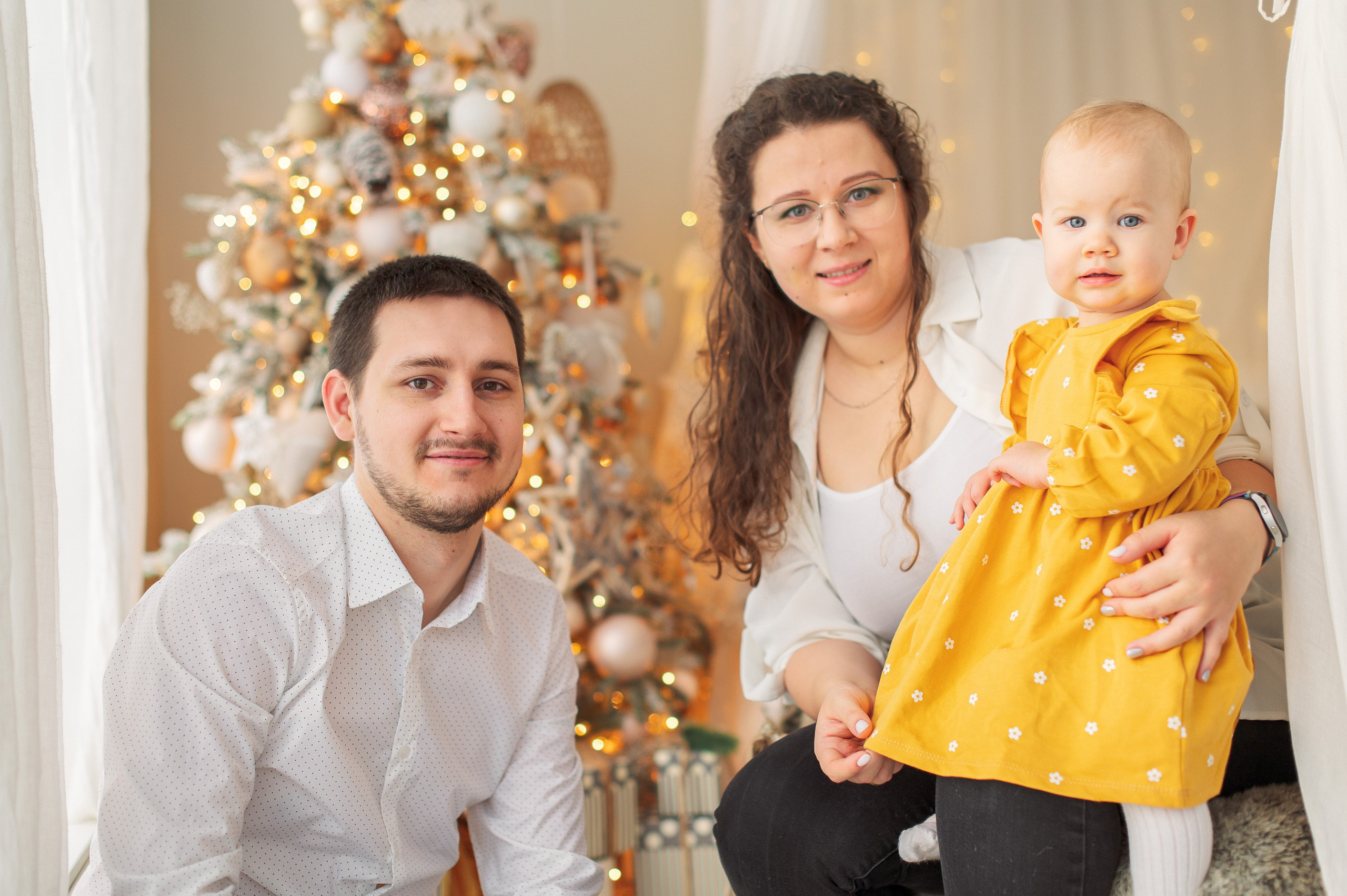 Семейная новогодняя фотосессия в студии. Семейный и свадебный фотограф в Санкт-Петербурге Гришин Юрий