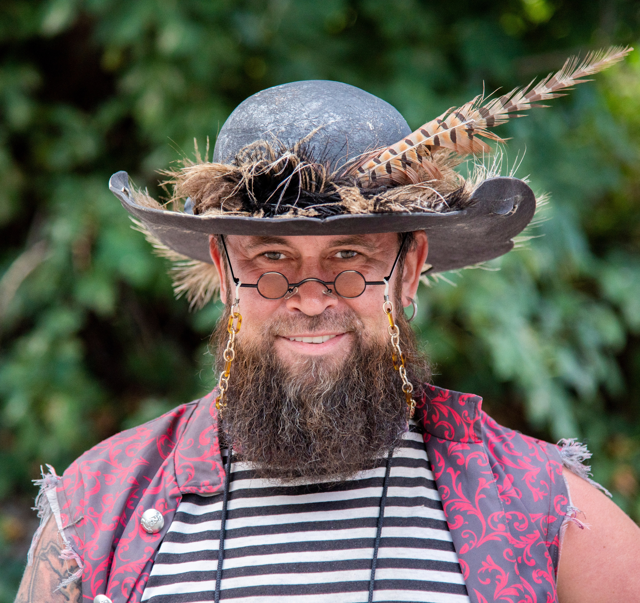 Пират, шляпа, борода, очки, татуировка, тельняшка, посёлок Лазоревское