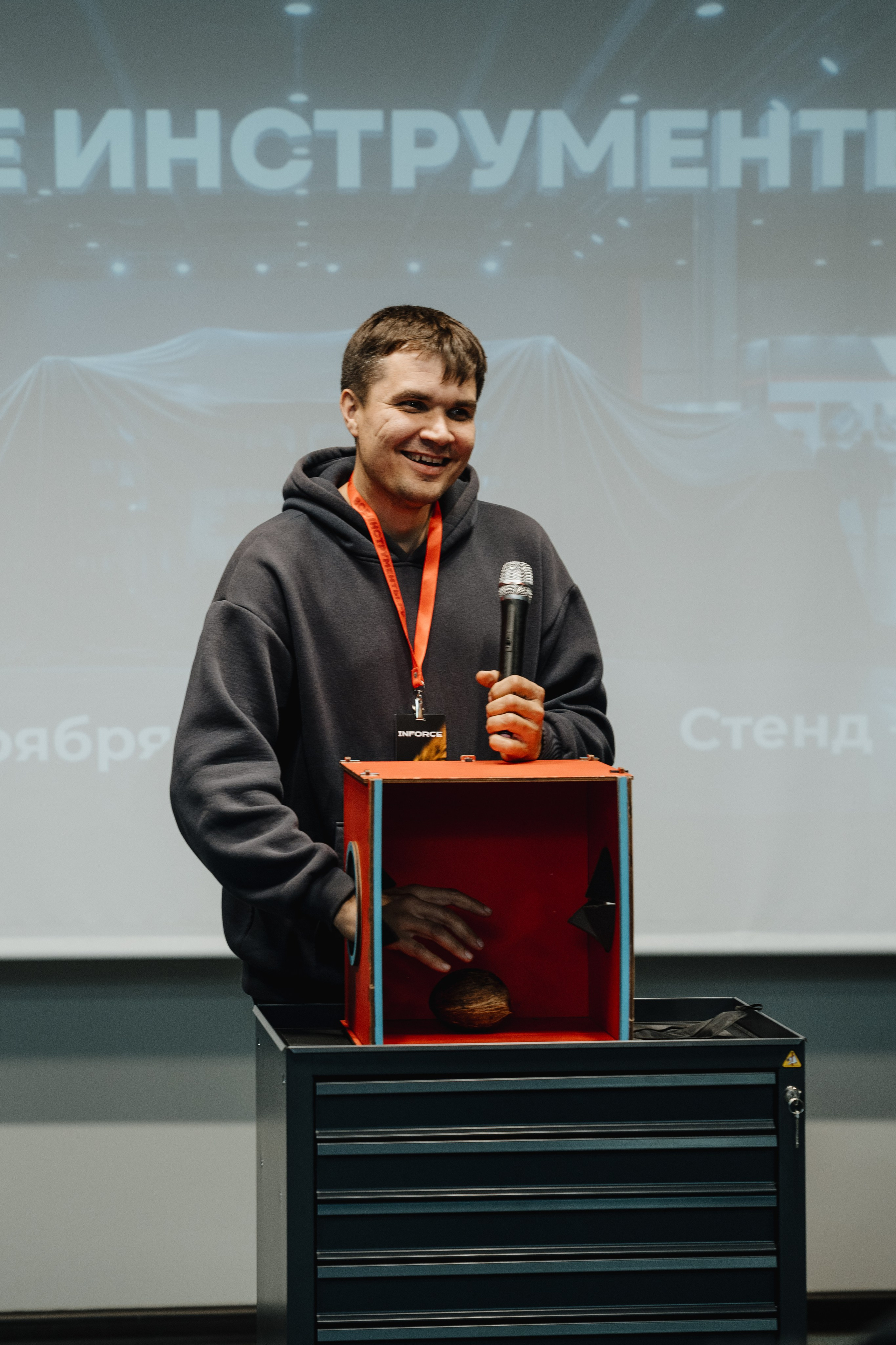 Презентация INFORCE. Фотограф Всеволод Емелин