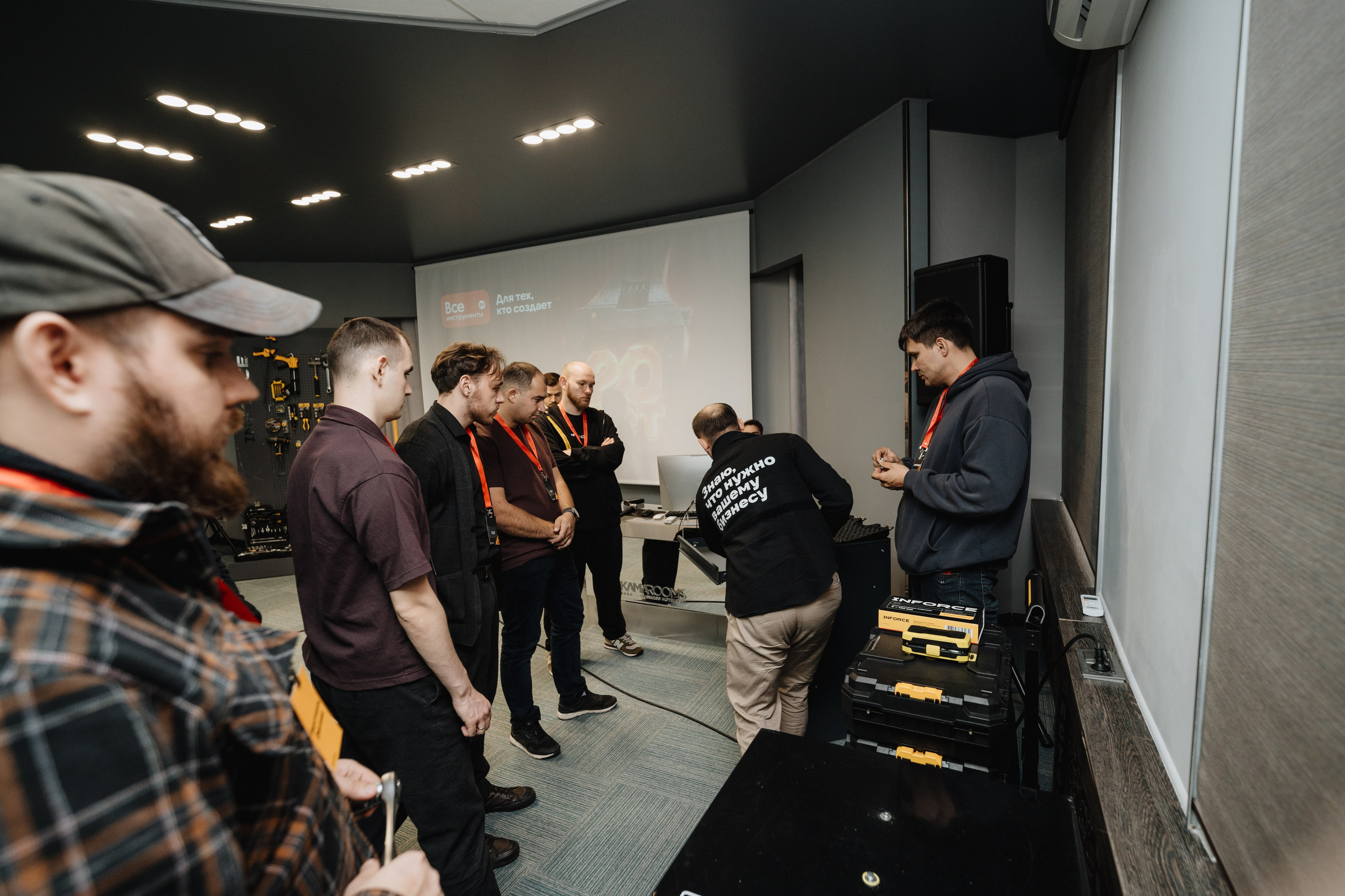 Презентация INFORCE. Фотограф Всеволод Емелин