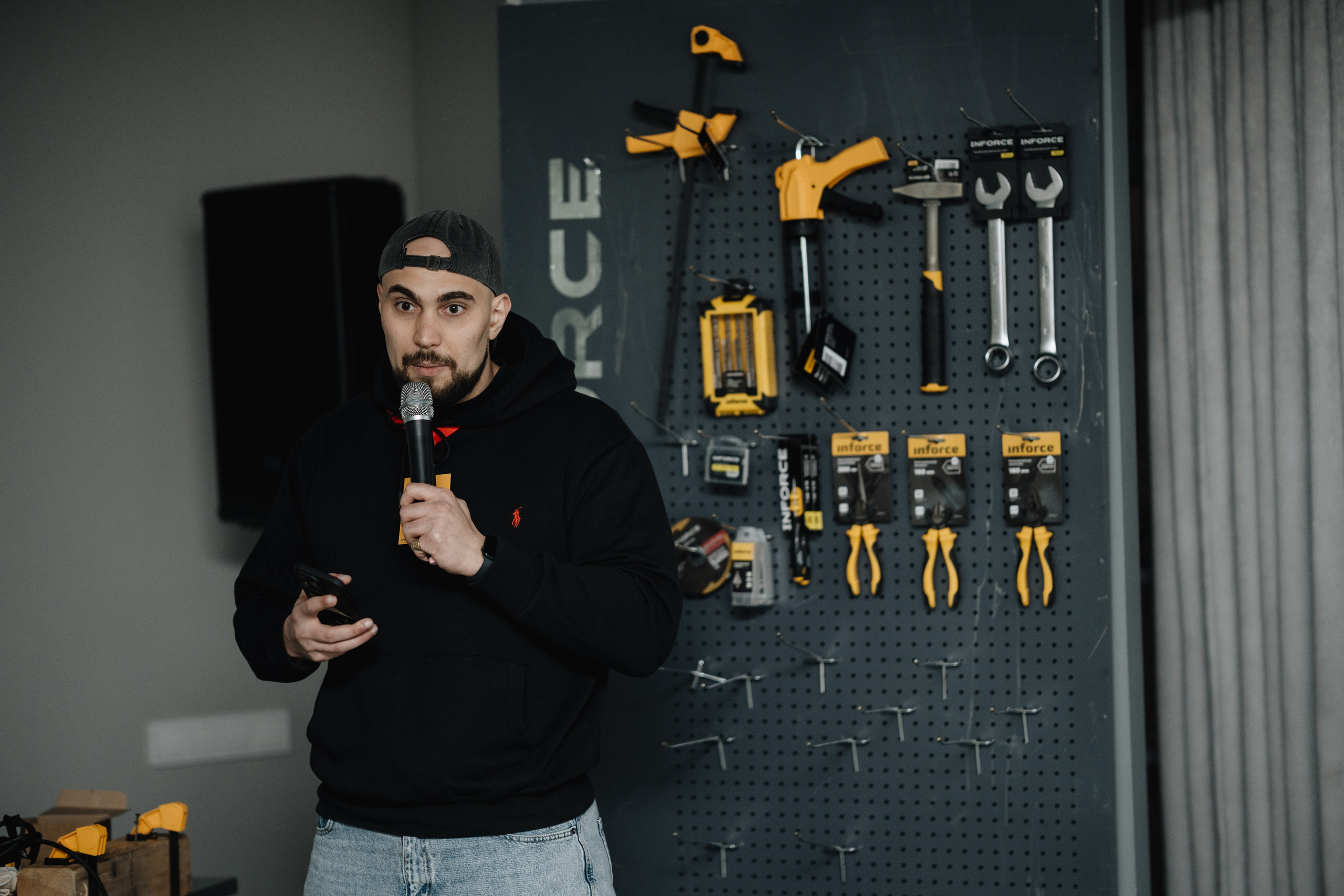 Презентация INFORCE. Фотограф Всеволод Емелин