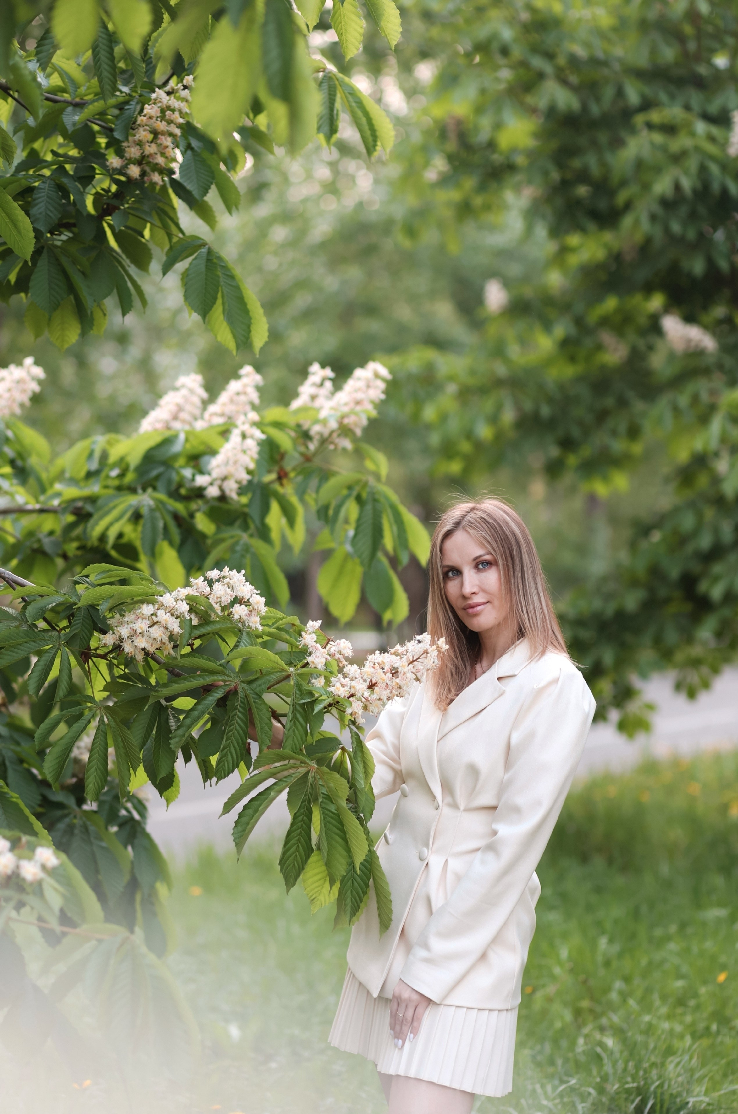 Цветение яблони, каштана и сирени. Портретный фотограф Москва
