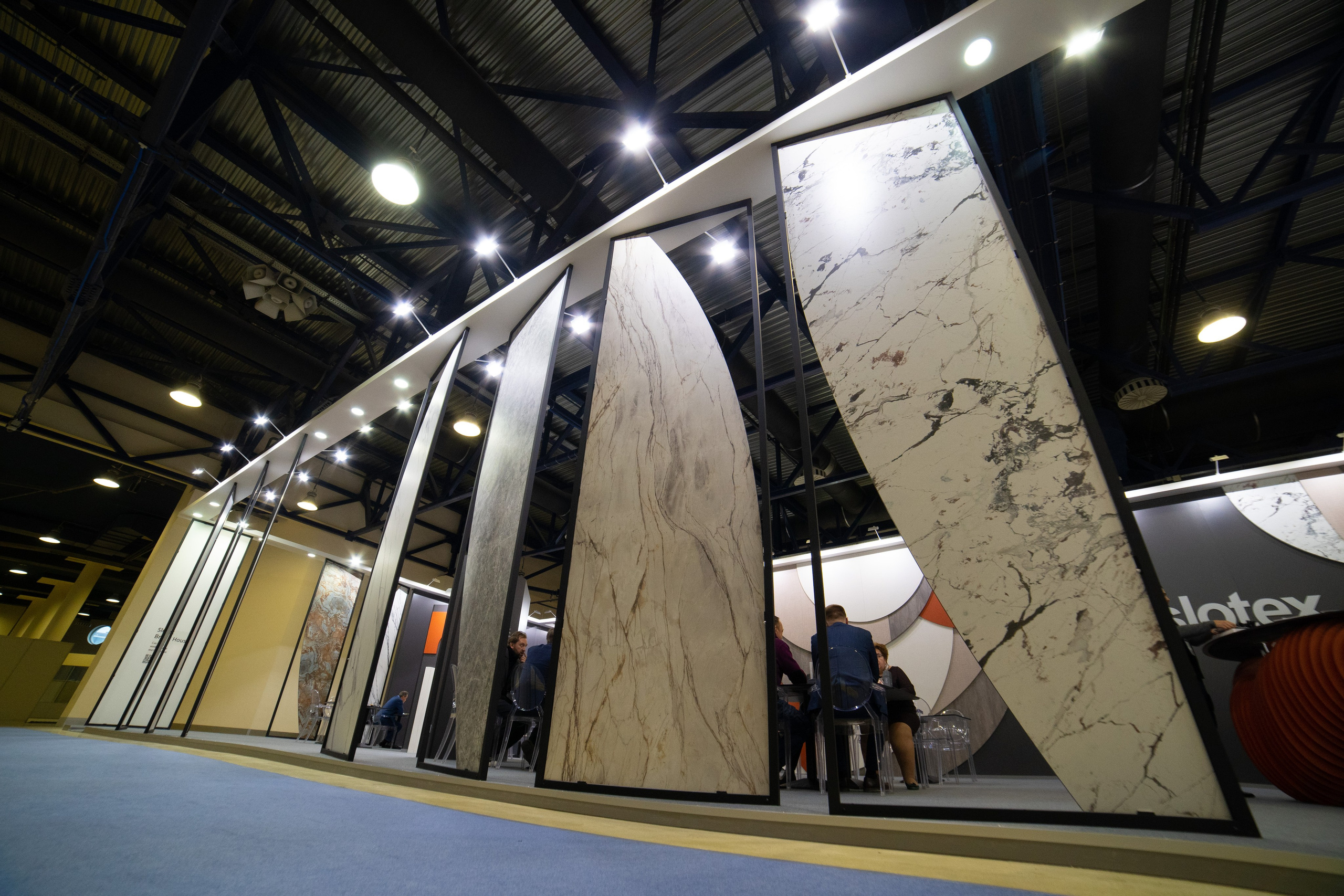 Выставочные стенды. Профессиональный портретный фотограф в Москве Владимир Глаголев