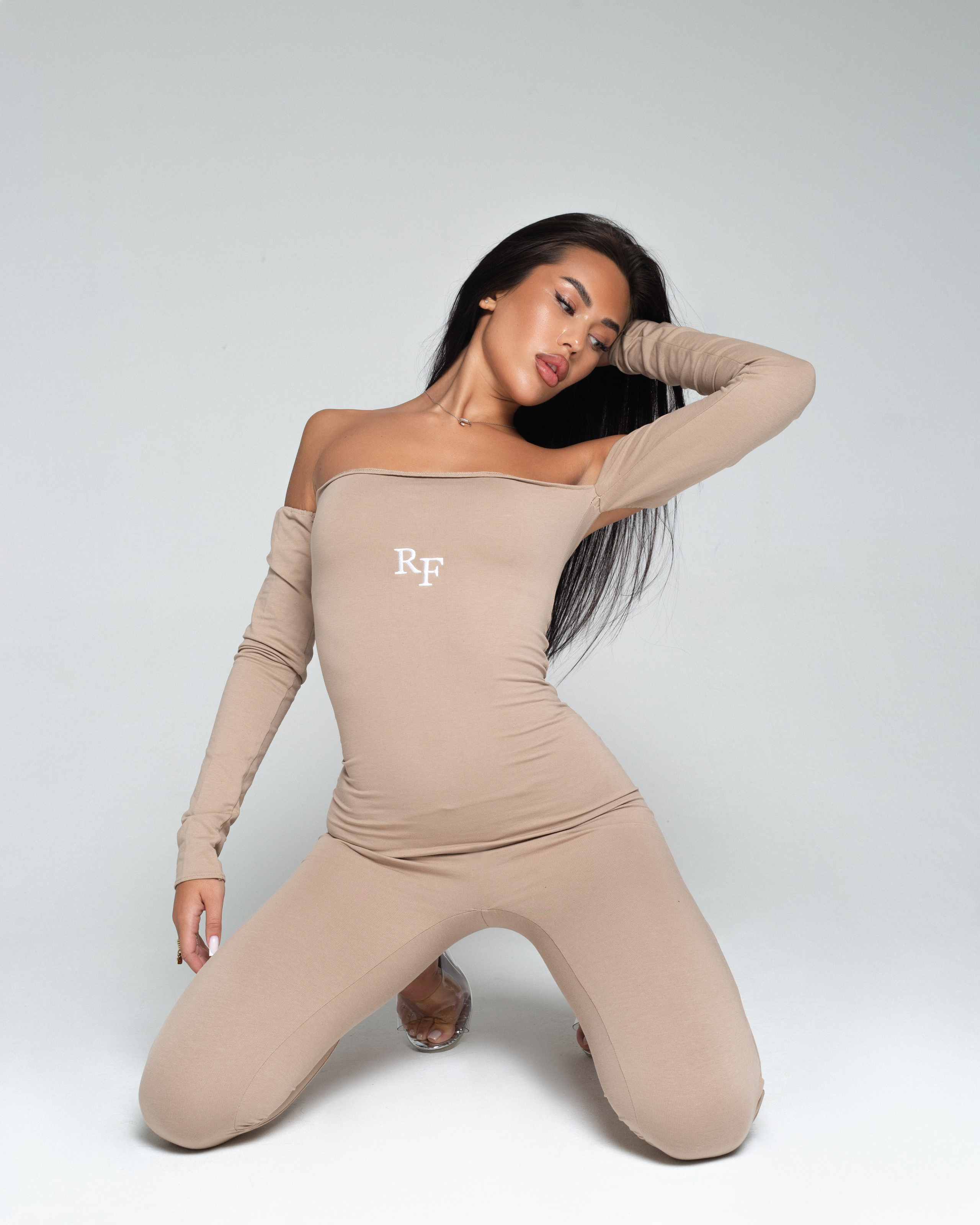 КАТАЛОГ | серый фон. RUNA production — стильные съемки для брендов