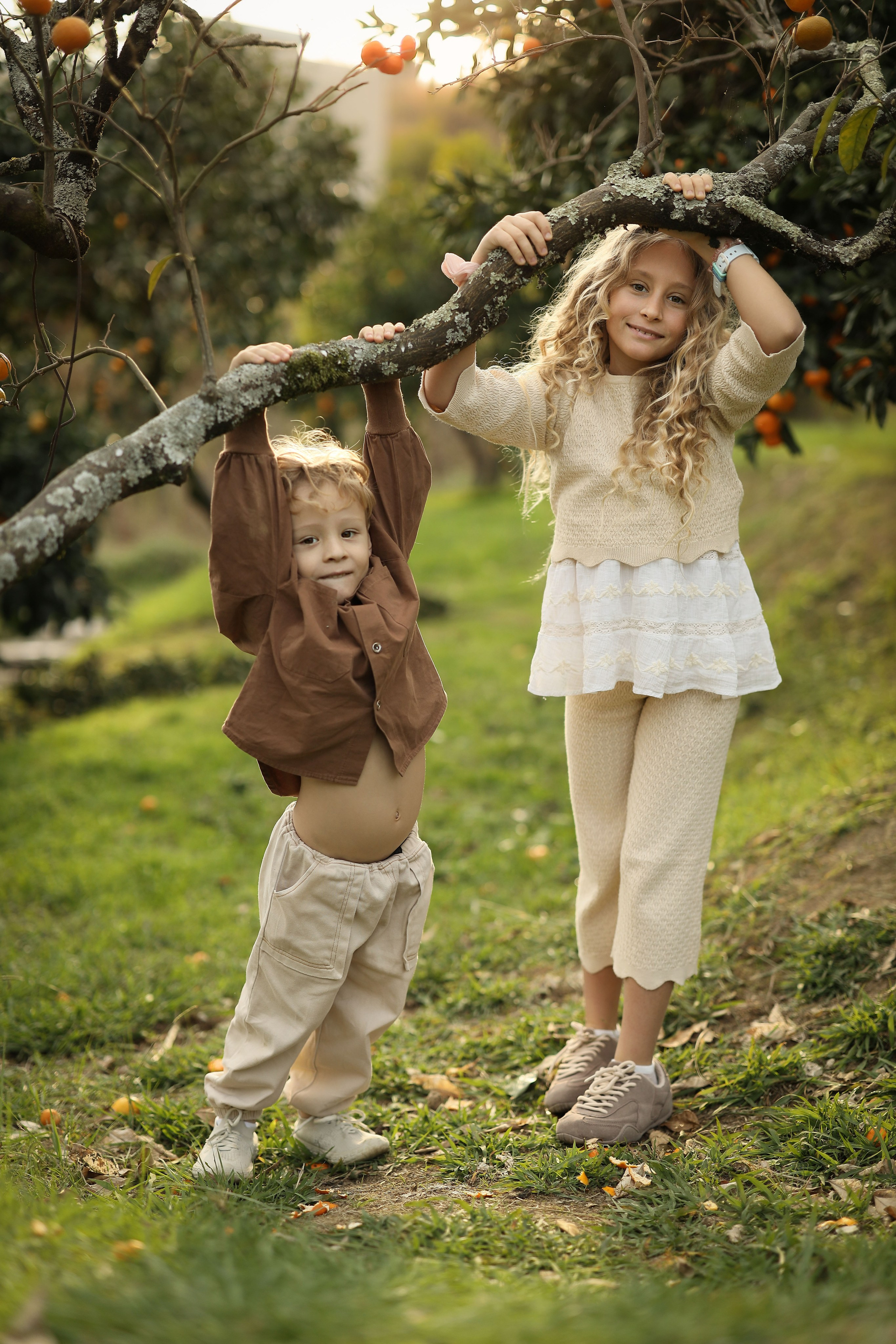 Семейная фотосессия в мандариновом саду Абхазии. Свадебный и семейный фотограф в Абхазии Жанна Соснина
