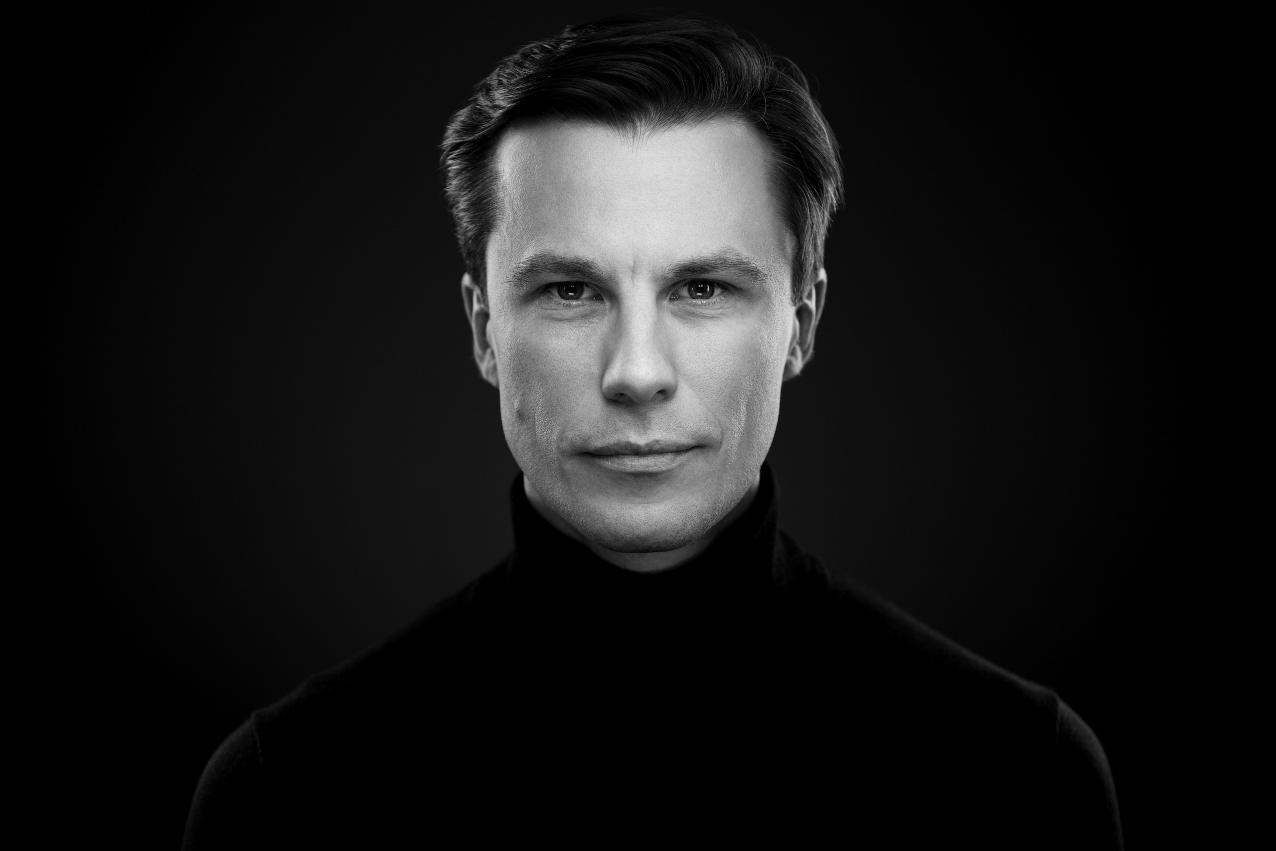 Чёрно-белый портрет. Бизнес-портрет | Хедшот-фотограф | Студия делового портрета в Москве