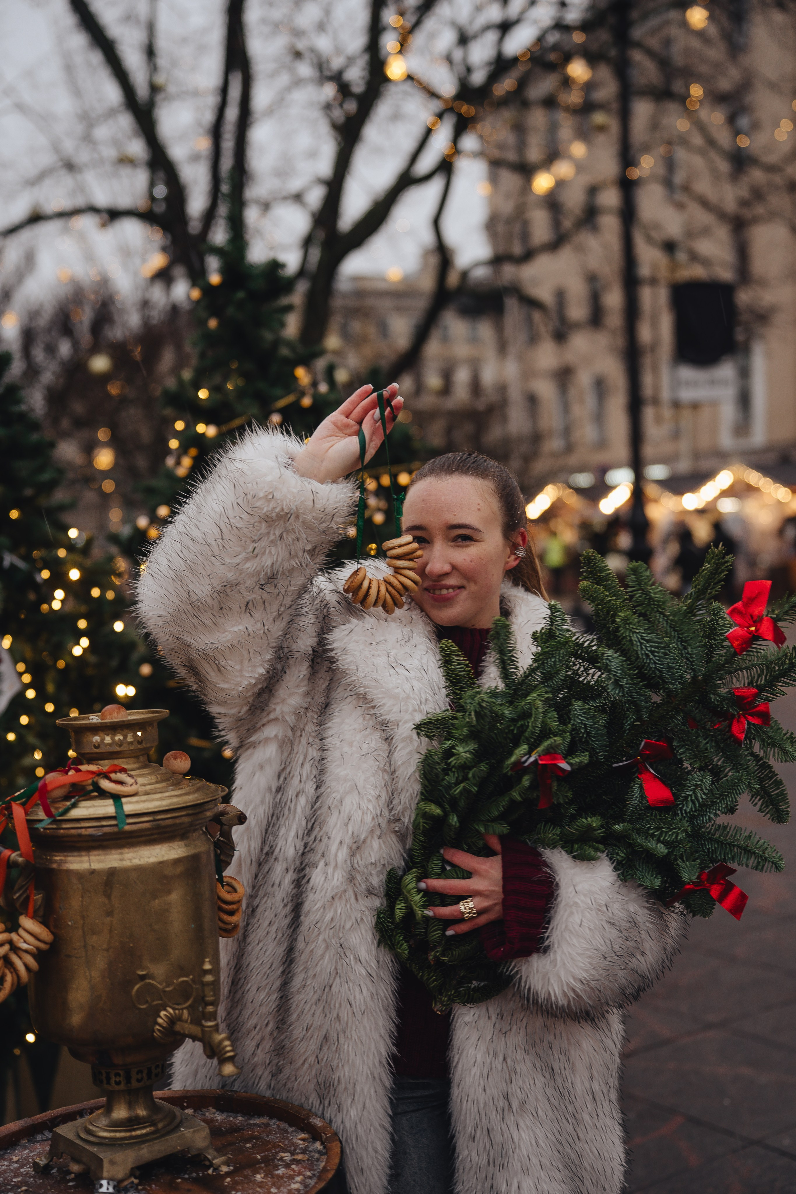 ПРОГУЛКА НА МАНЕЖНОЙ ПЛОЩАДИ ДЛЯ ДЕВУШКИ ПЕРЕД НОВЫМ ГОДОМ (НОВОГОДНЯЯ ФОТОСЕССИИЯ НА МАНЕЖНОЙ ПЛОЩАДИ). Профессиональный фотограф, Санкт-Петербург — Виктория Богомолова