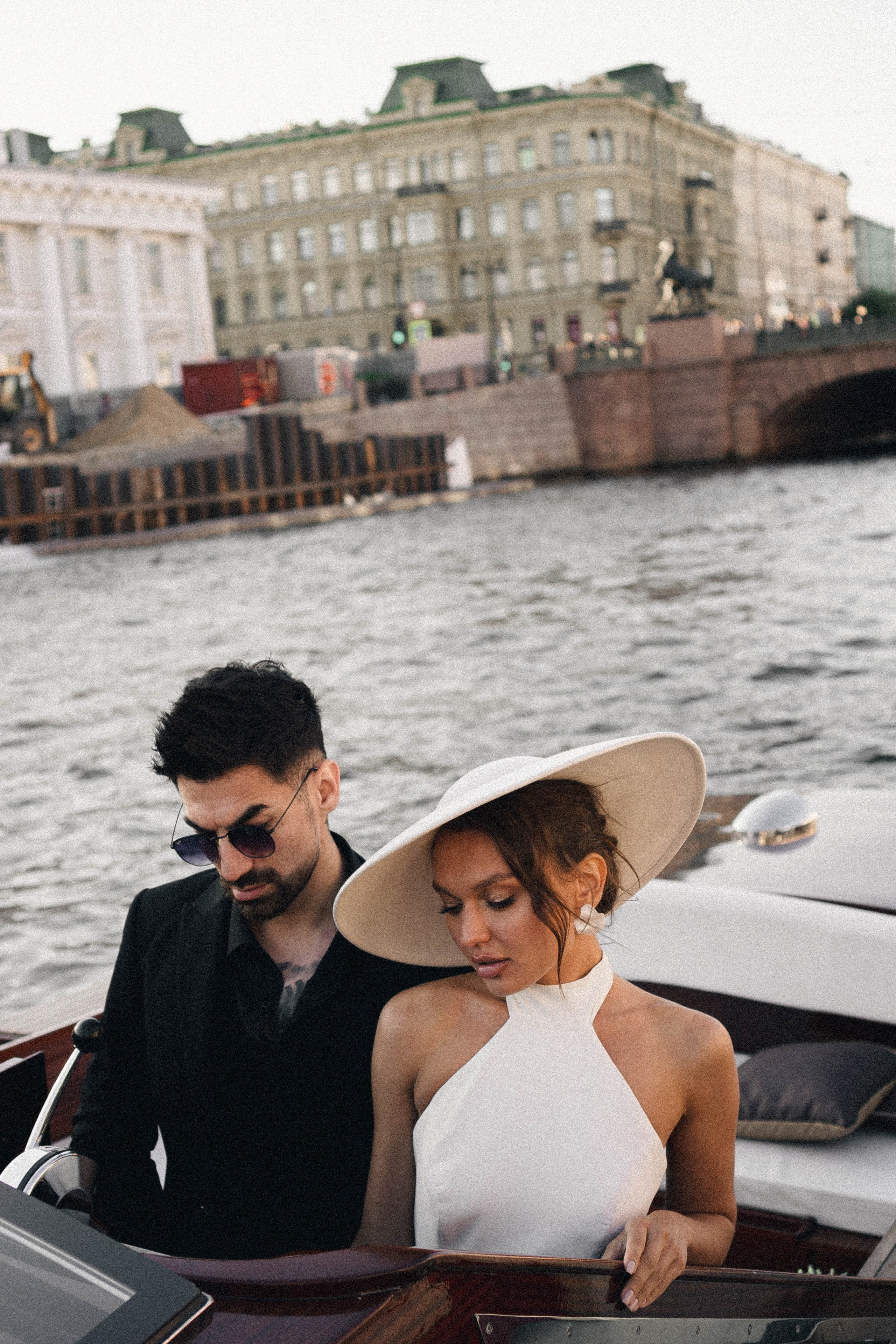 СВАДЕНБНАЯ СЬЕМКА НА КАТЕРЕ ПО КАНАЛАМ САНКТ-ПЕТЕРБУРГА И В АКВАТОРИИ НЕВЫ. Профессиональный фотограф, Санкт-Петербург — Виктория Богомолова