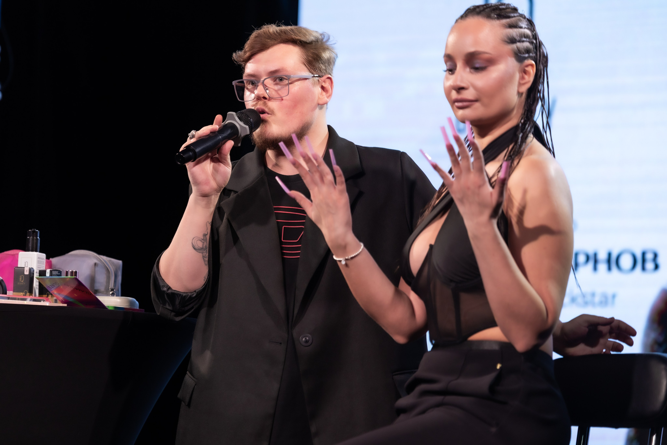 Мастер-класс по макияжу на Модной волне от Ивана Смирнова, звездного визажиста. Студия фото, видеографии и мультимедийного дизайна в Москве Multi Frame Studio