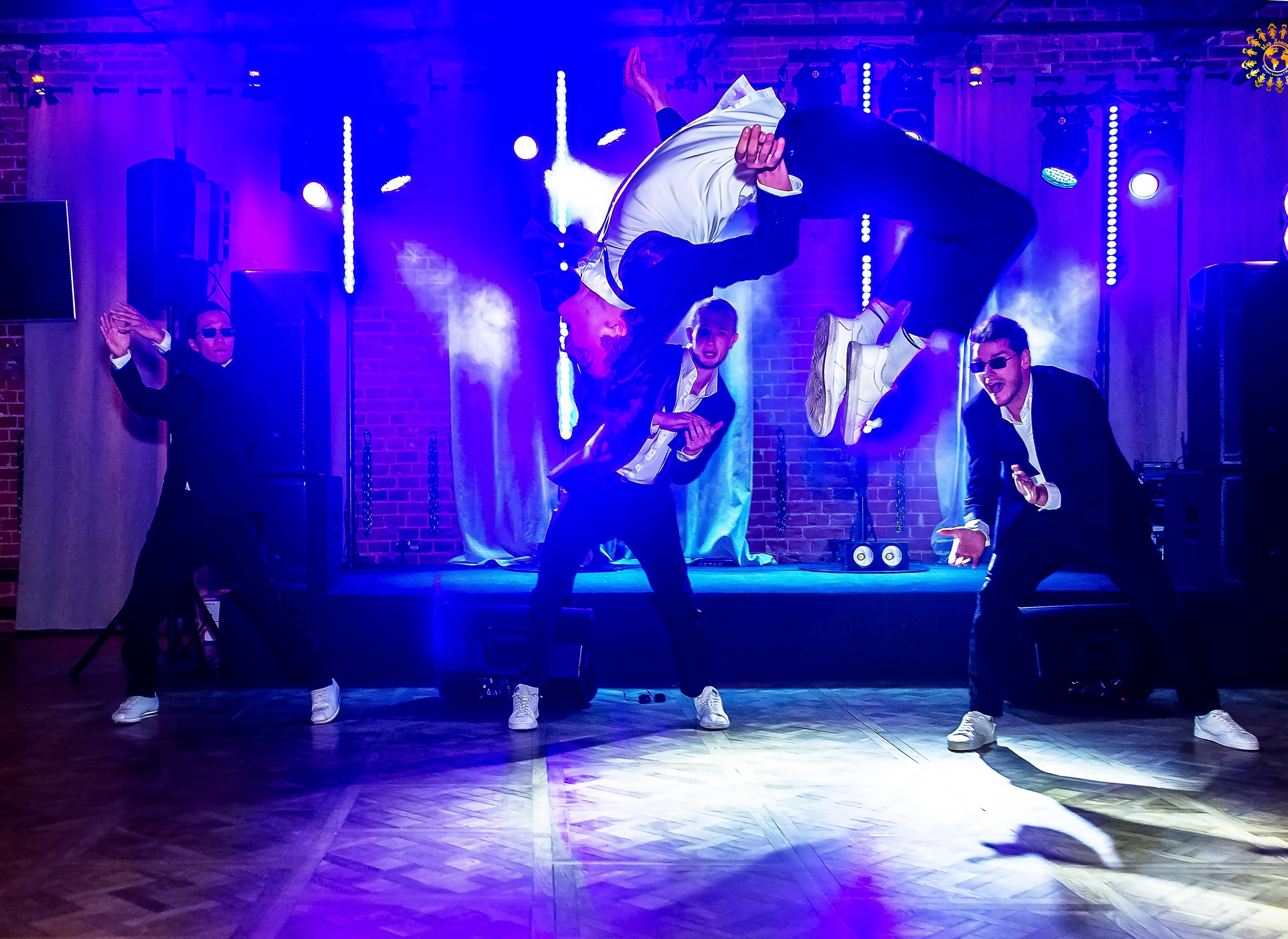 Выпускной 2023 (11-е классы) клуб «Джаггер», Москва. Репортажная съемка в Москве и области. Анималистика