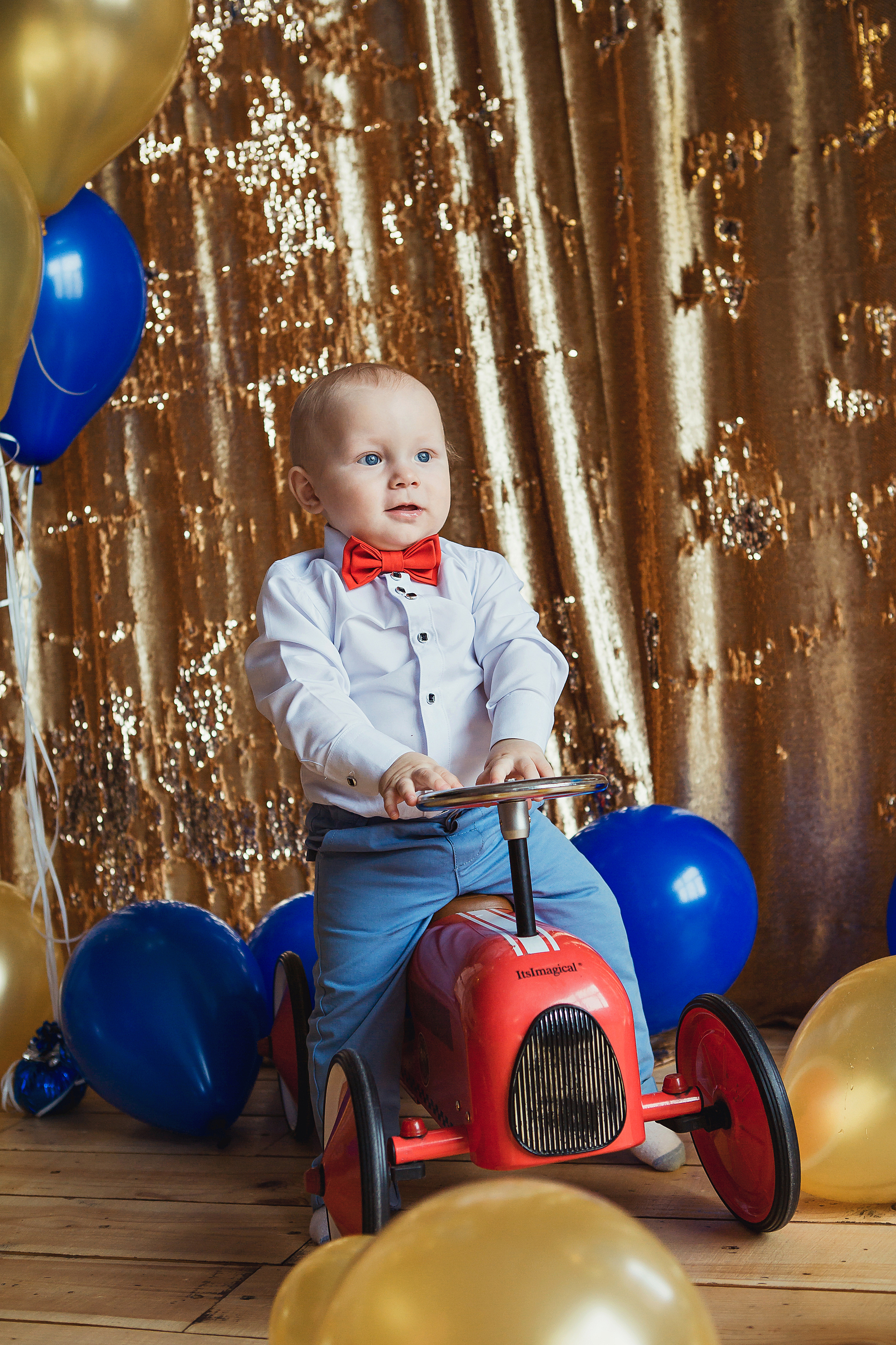 Детская фотосессия на день рождения один годик в фотостудии Лайтрум Ек. Фотограф Виктория Темирова Екатеринбург