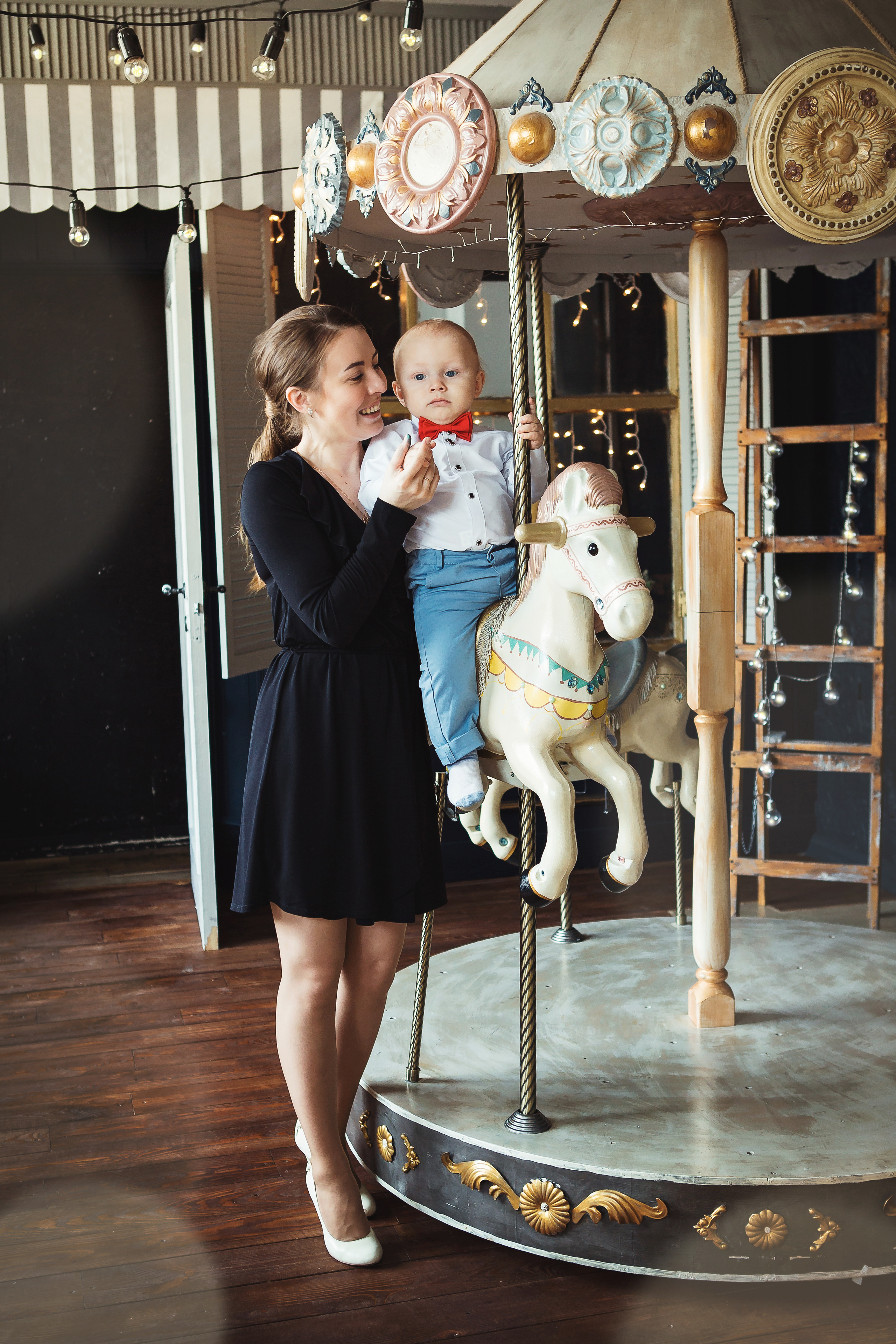 Детская фотосессия на день рождения один годик в фотостудии Лайтрум Ек. Фотограф Виктория Темирова Екатеринбург