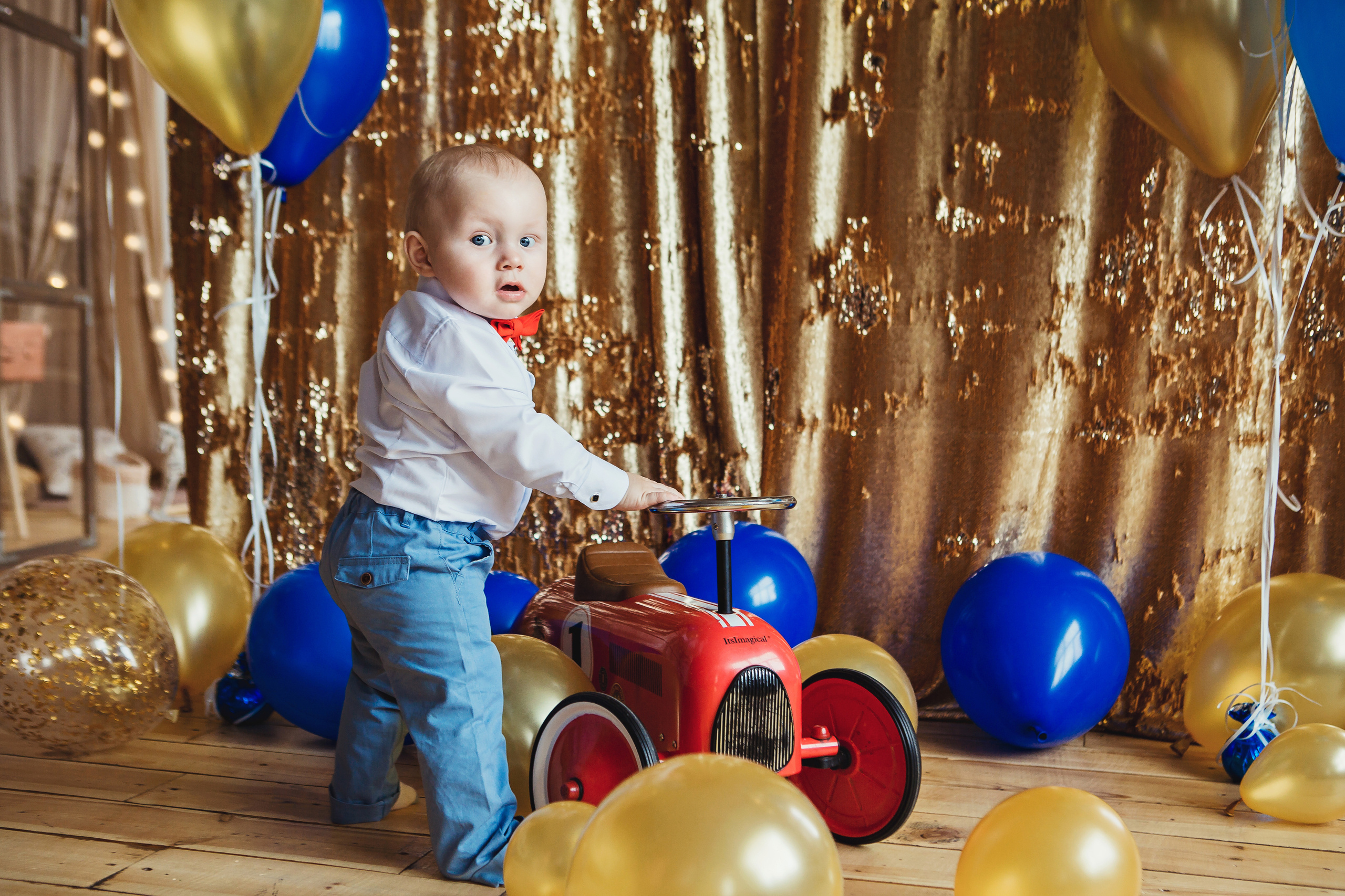 Детская фотосессия на день рождения один годик в фотостудии Лайтрум Ек. Фотограф Виктория Темирова Екатеринбург