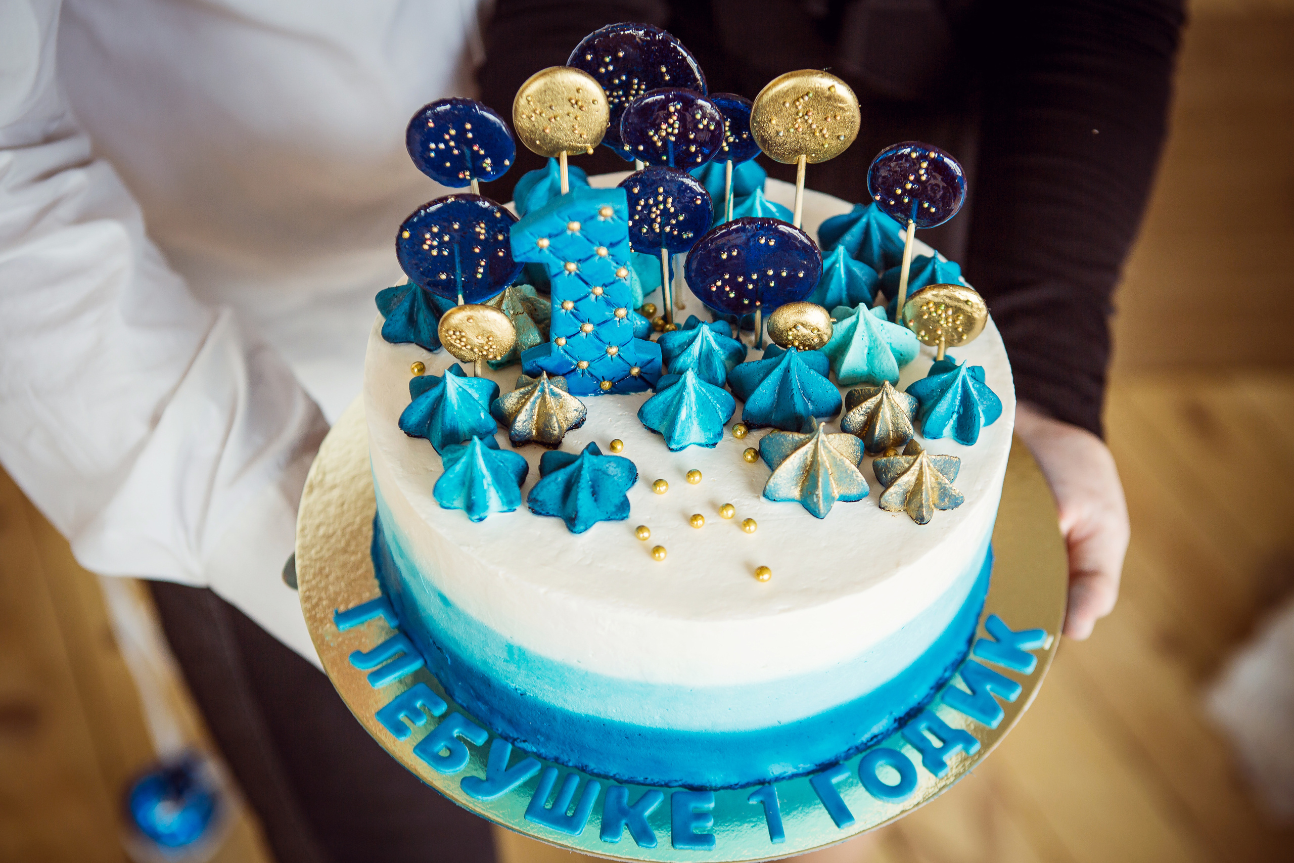 Детская фотосессия на день рождения один годик в фотостудии Лайтрум Ек. Фотограф Виктория Темирова Екатеринбург