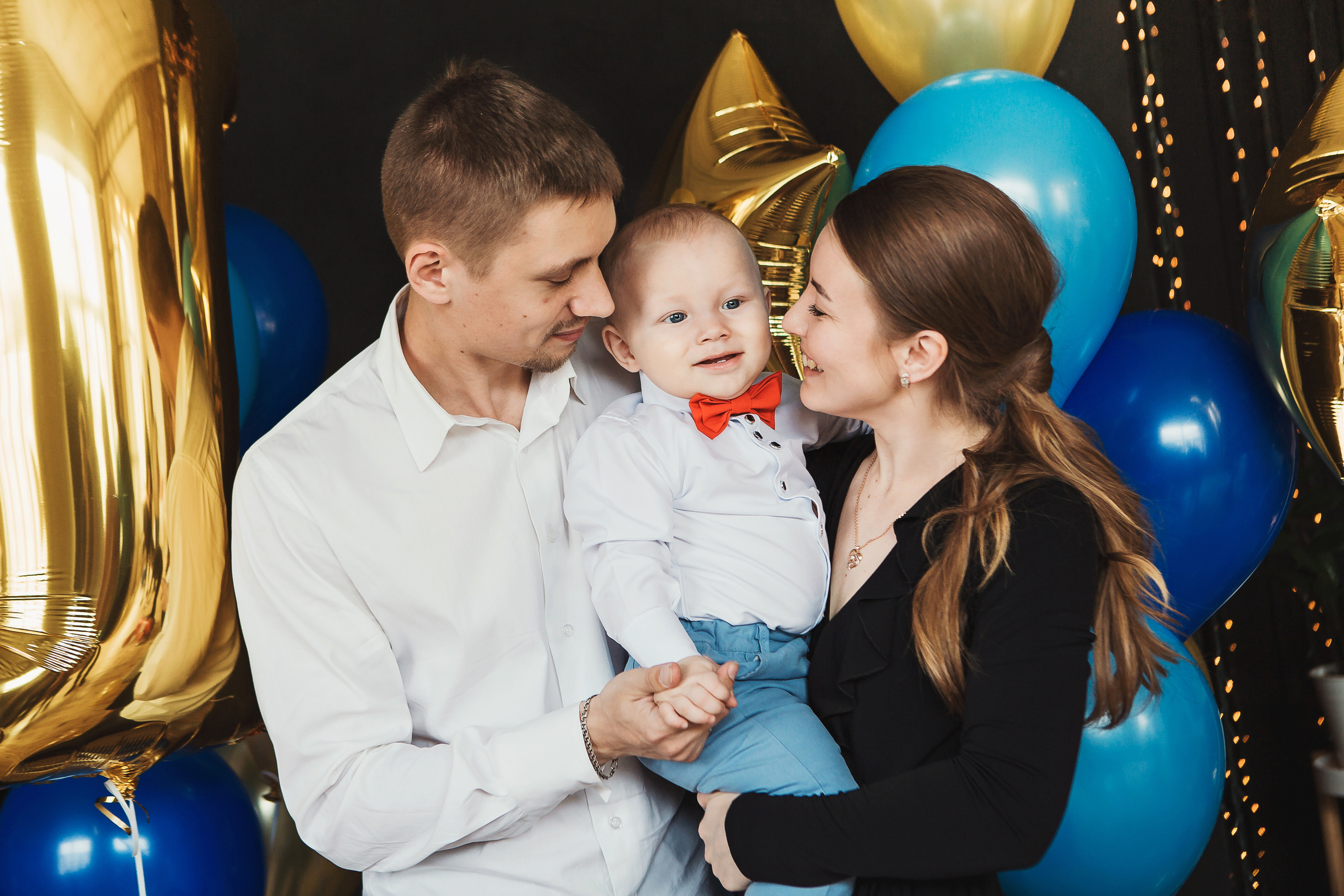 Детская фотосессия на день рождения один годик в фотостудии Лайтрум Ек. Фотограф Виктория Темирова Екатеринбург