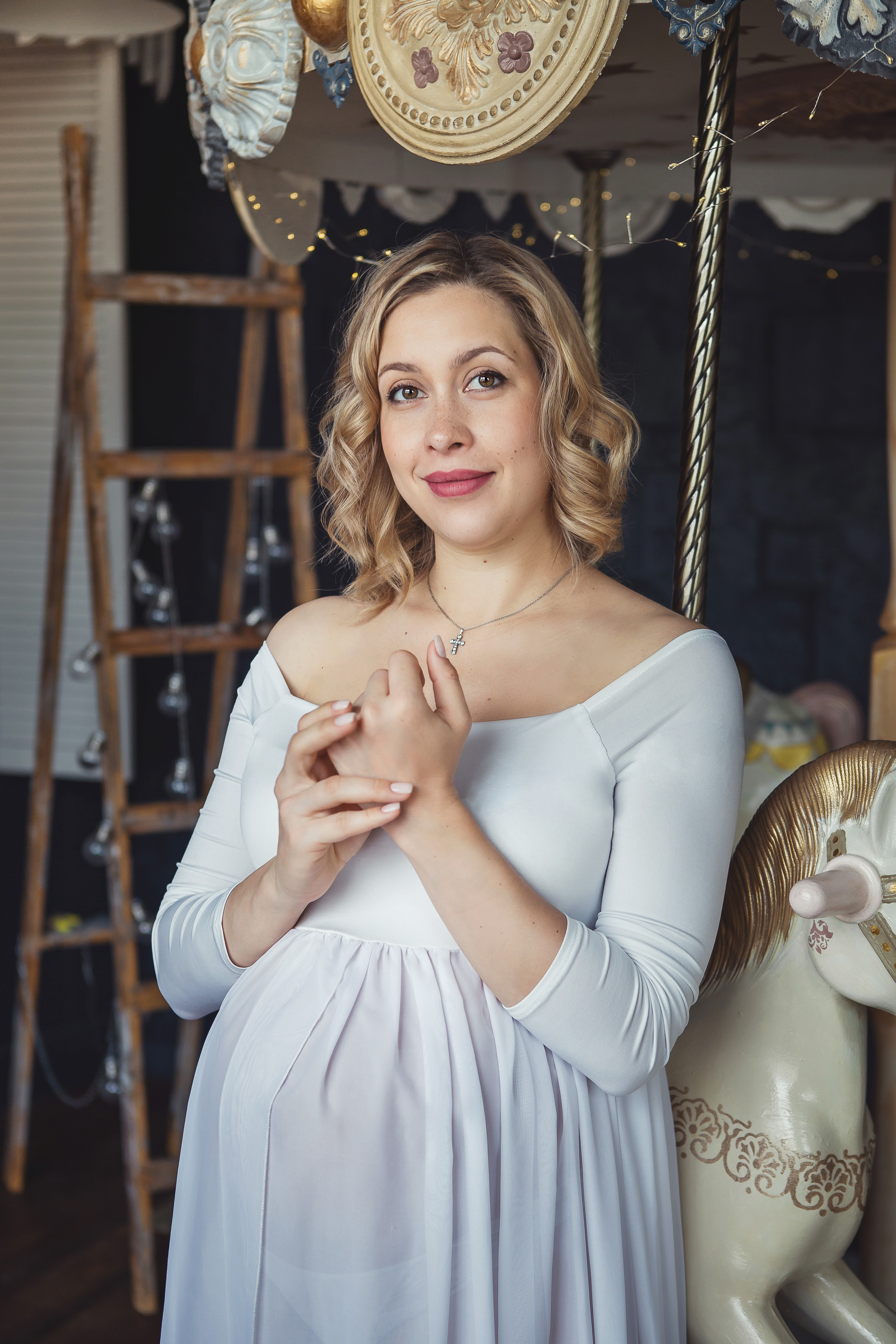 Фотосессия беременности в студии Екатеринбург. Фотограф Виктория Темирова Екатеринбург