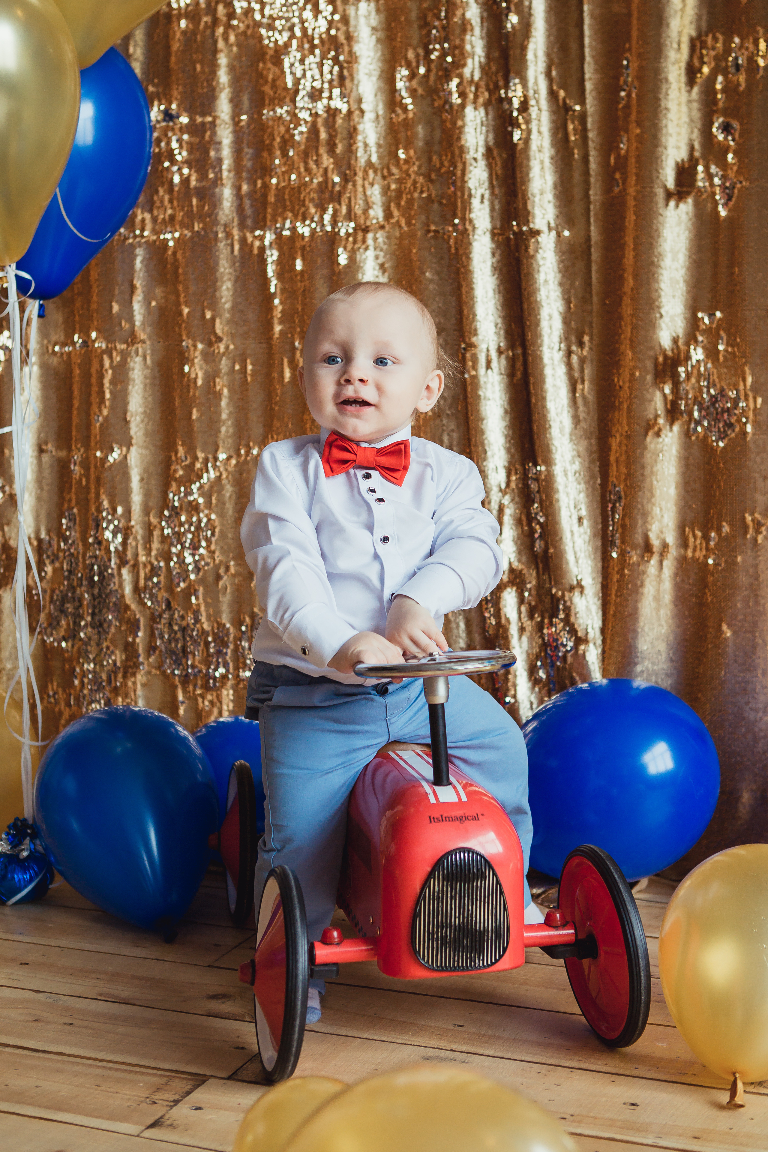 Детская фотосессия на день рождения один годик в фотостудии Лайтрум Ек. Фотограф Виктория Темирова Екатеринбург