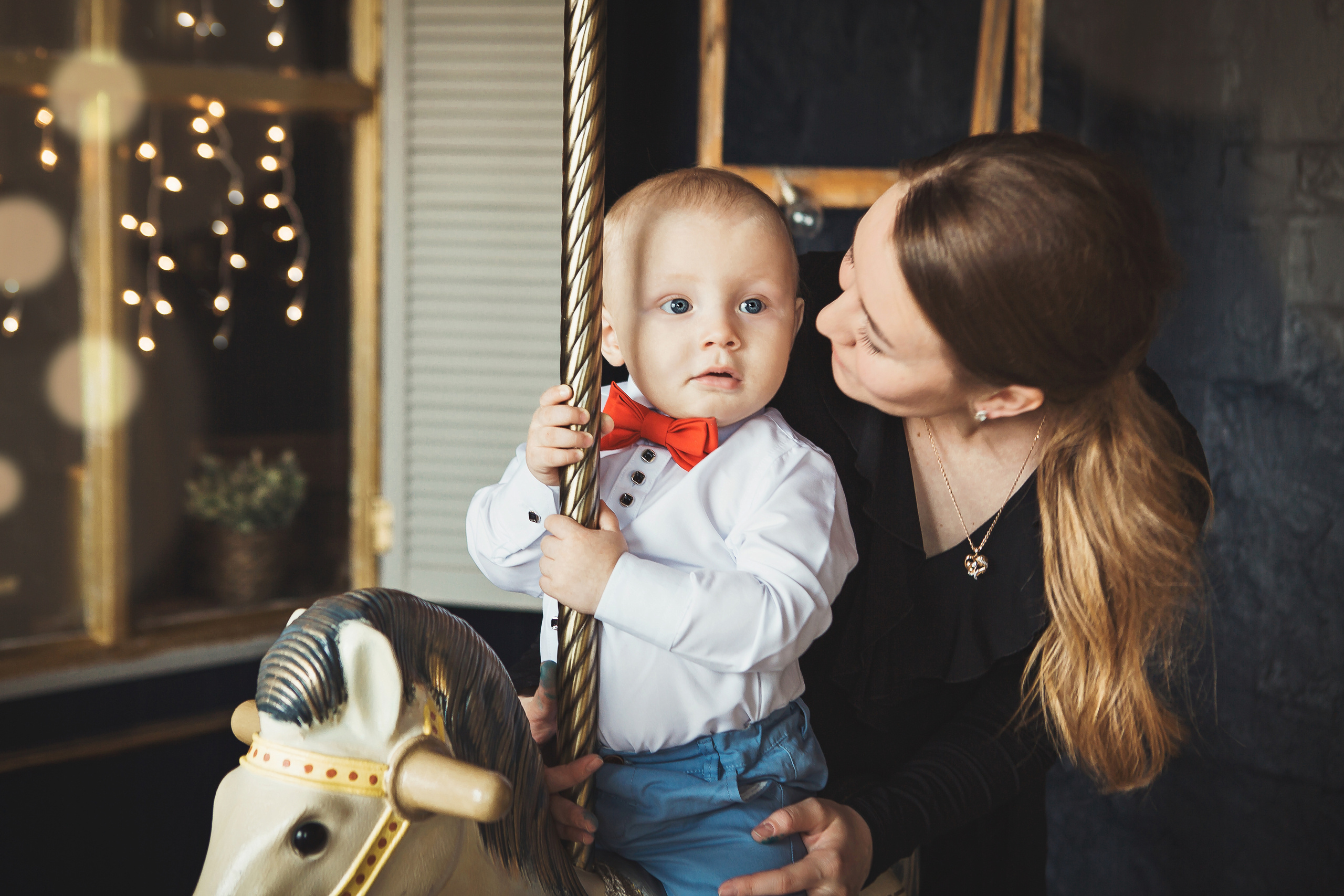 Детская фотосессия на день рождения один годик в фотостудии Лайтрум Ек. Фотограф Виктория Темирова Екатеринбург