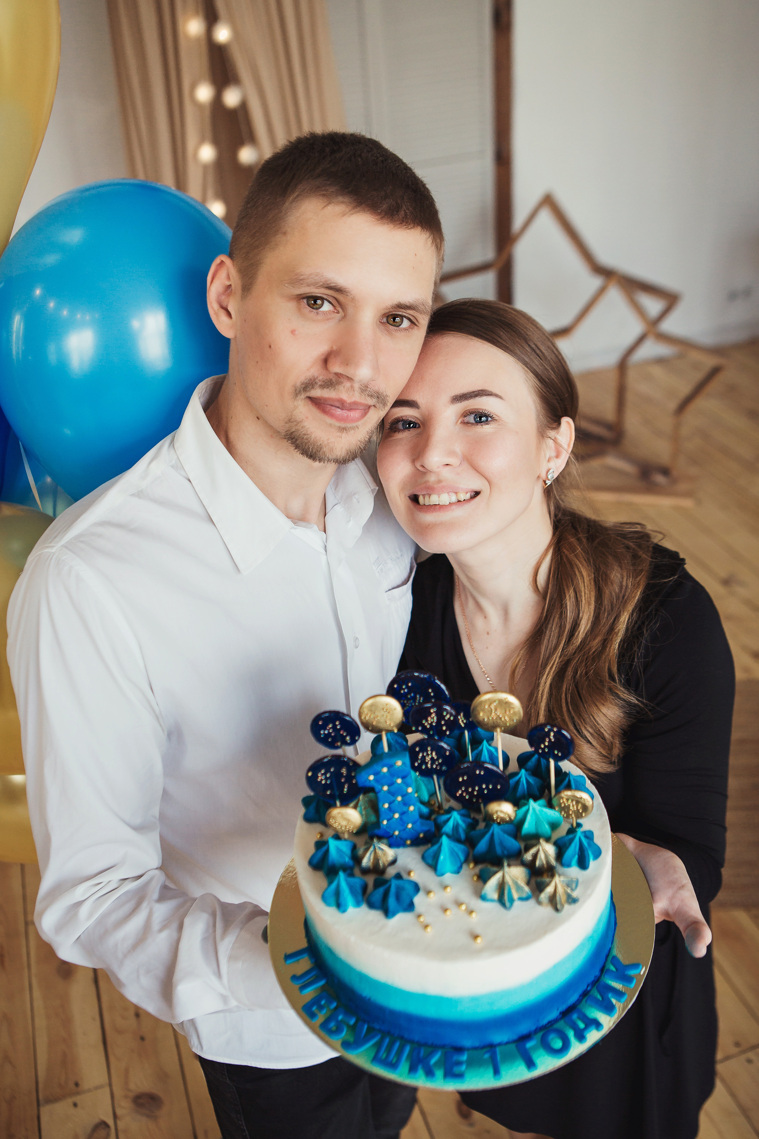 Детская фотосессия на день рождения один годик в фотостудии Лайтрум Ек. Фотограф Виктория Темирова Екатеринбург