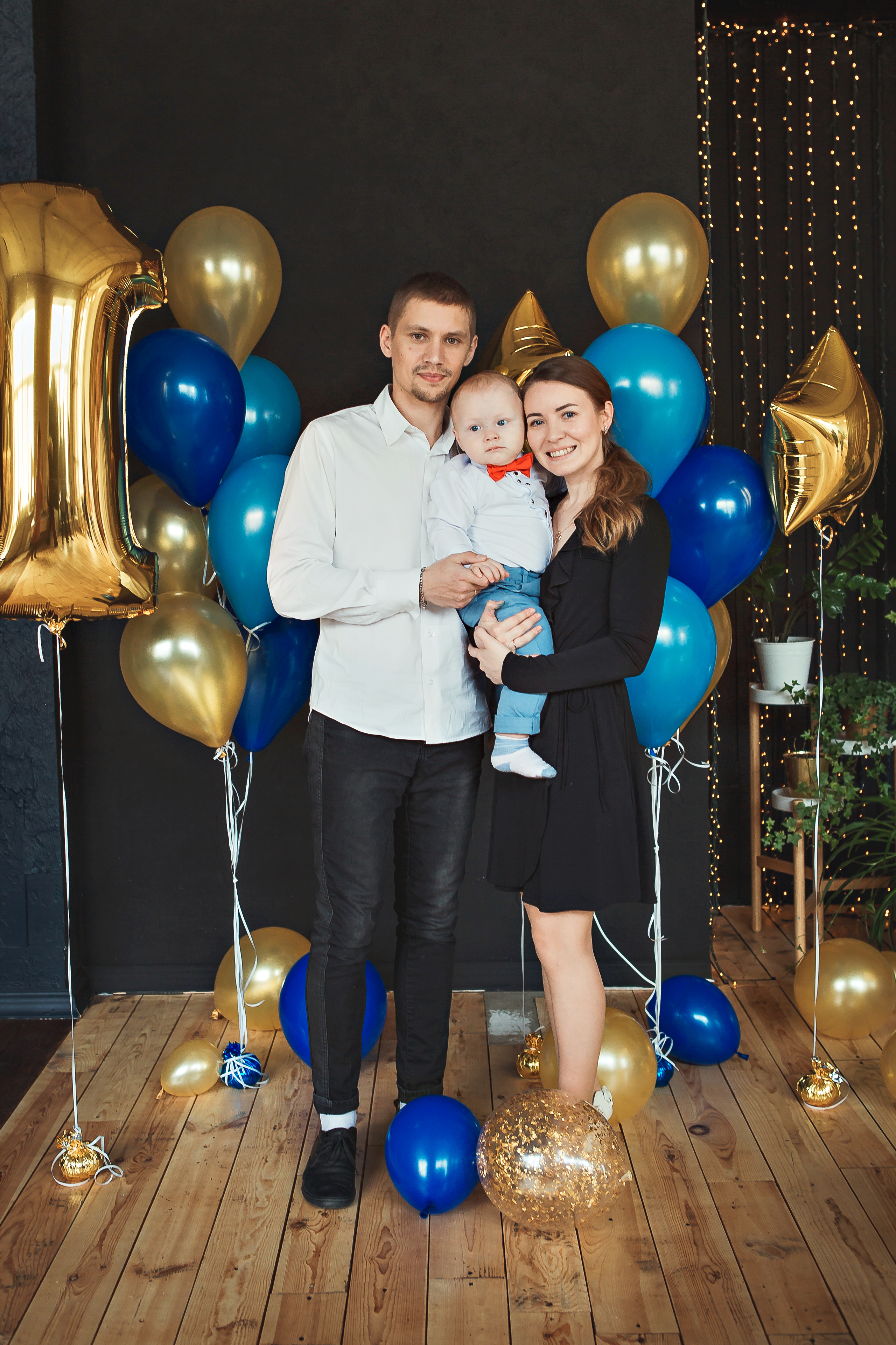 Детская фотосессия на день рождения один годик в фотостудии Лайтрум Ек. Фотограф Виктория Темирова Екатеринбург