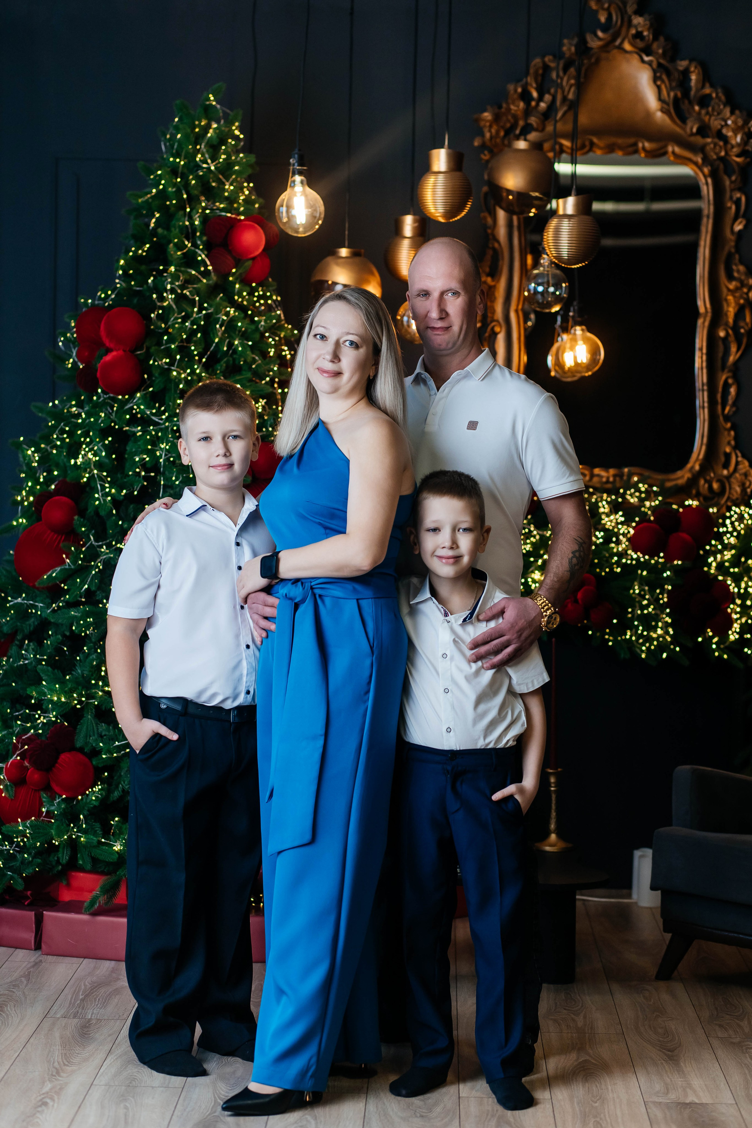 Семейная фотосессия Валентина НГ 2026. Женский фотограф в Оренбурге Ирина Заводчикова