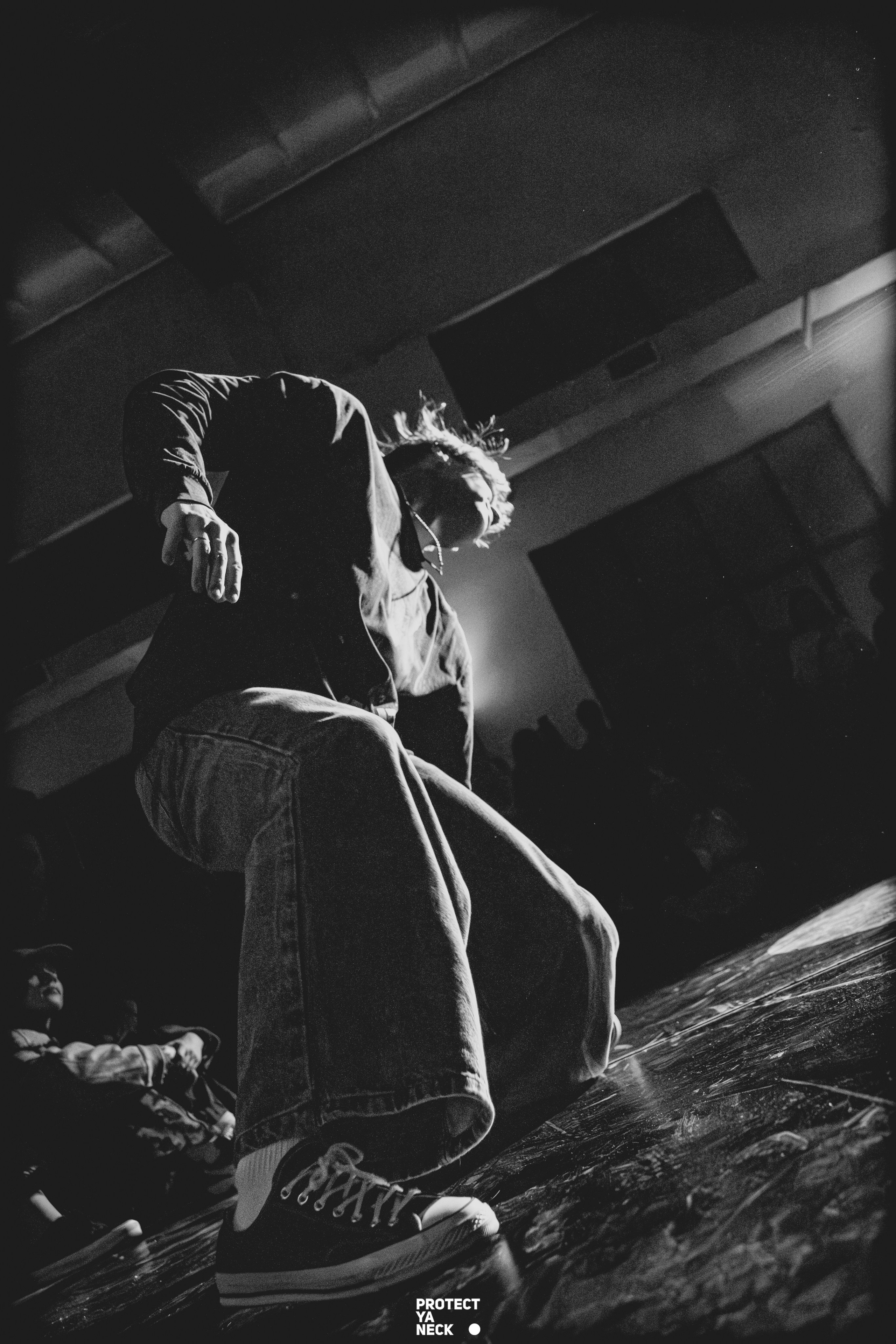 PROTECT YA NECK 22/03 (@youlovebu). Соня бу тебя сфоткала