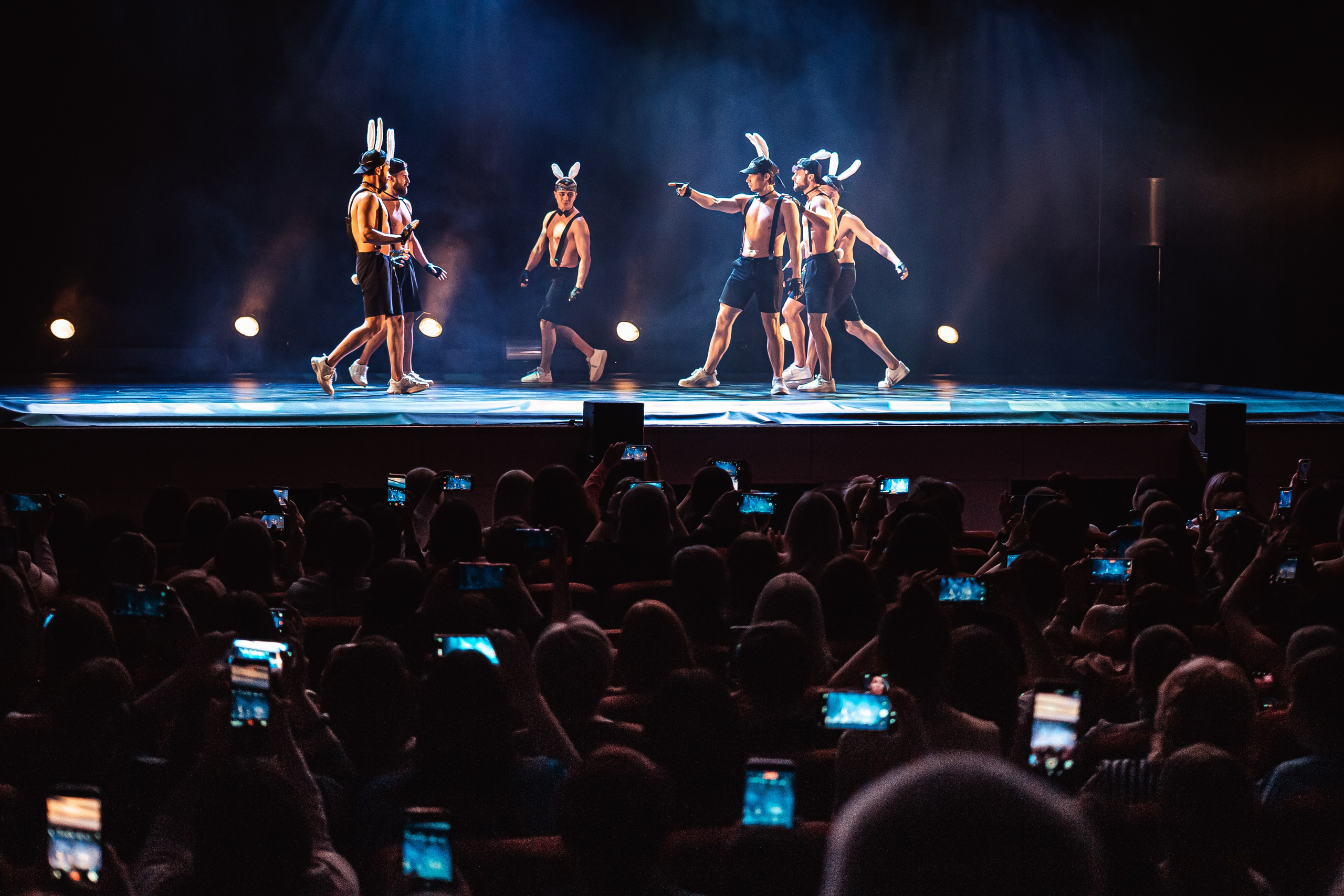 Шоу под дождем, Гранд Холл Сибирь, 20.02.2026. Фотограф Регина Крикунова г. Красноярск