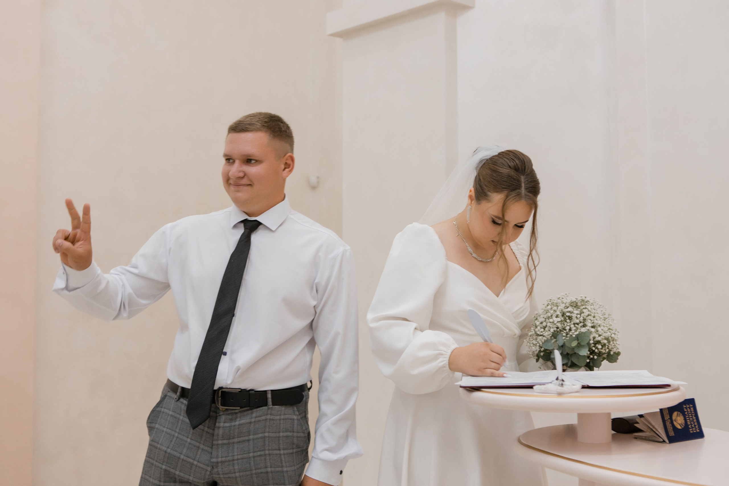 Отдел ЗАГС Администрации Московского района. Видеосъемка и фотосъемка свадеб. Фотограф и оператор на свадьбу. Видеосъемка подкастов, собственная видео-фотостудии. Предметная фотосъемка