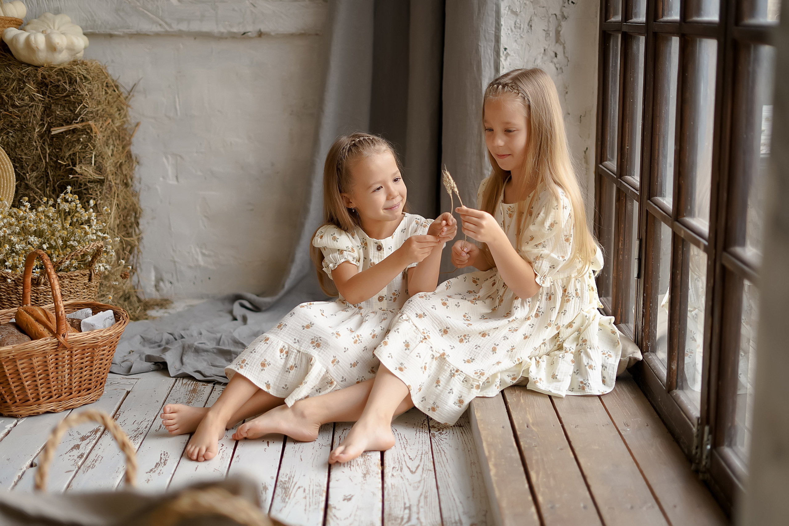 Девочки и ёжик. Фотограф Татьяна Митрофанова