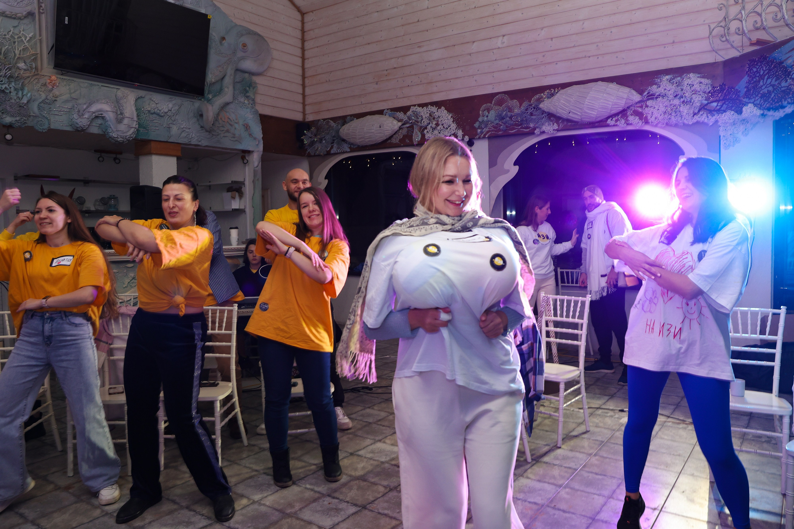 Тиндер смена в лагере для взрослых «Изи». Фотограф Дарья Попова