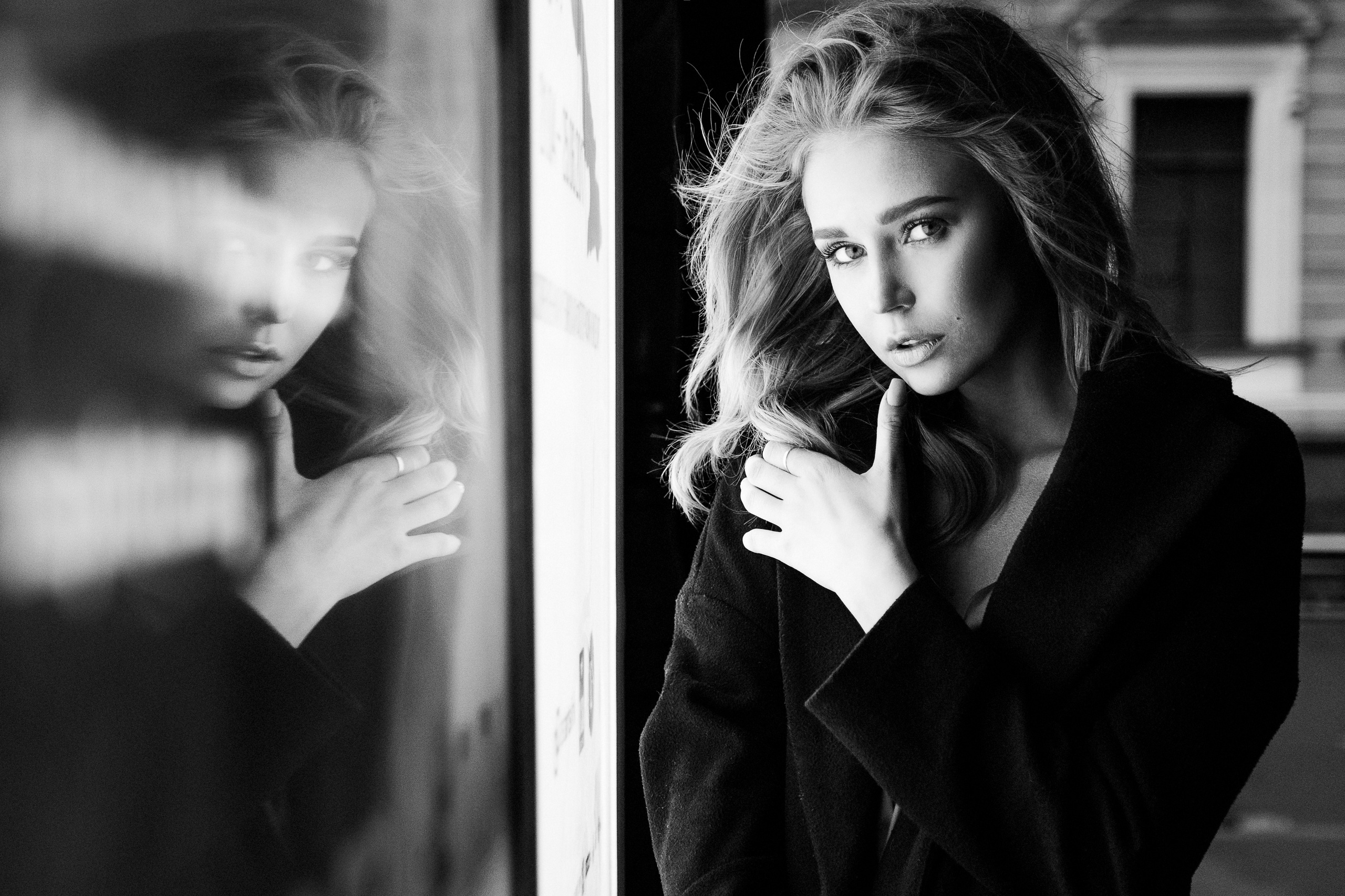 Фотосессия в центре СПб: прогулка с Софией у Исаакиевского и в Доме Зингера