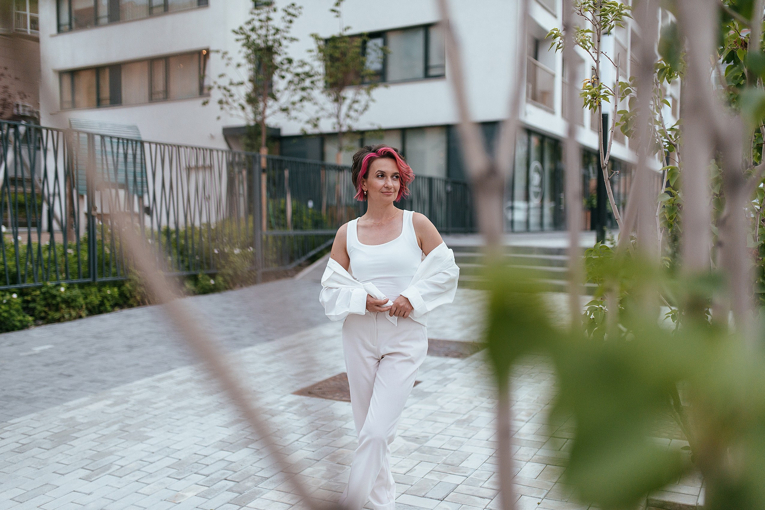 Уличная контент фотосессия для инстаграм дизайнера. Контент фотограф Дарья Едапина Новосибирск. Фотограф Дарья Едапина Новосибирск