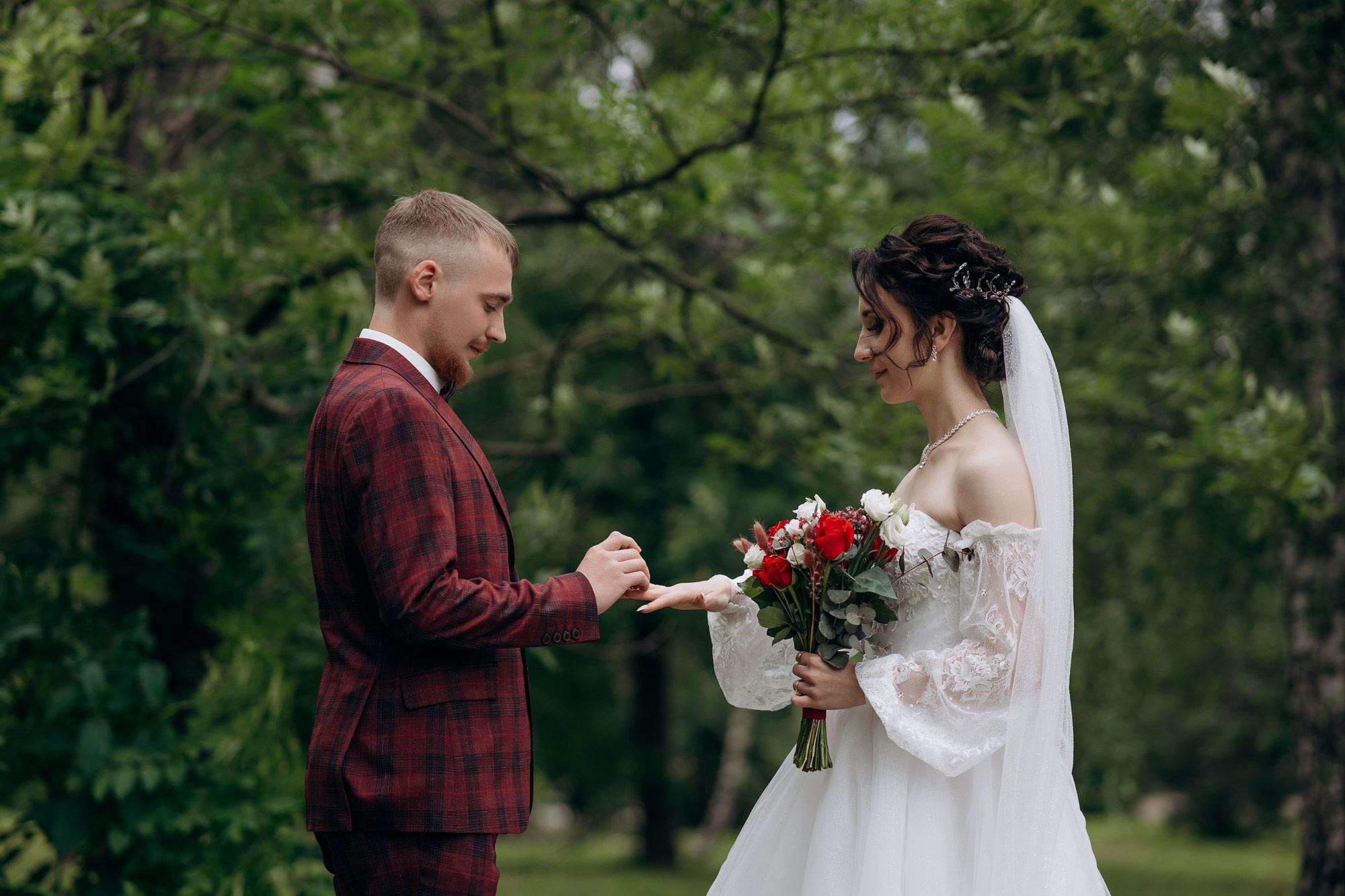 Свадебная фотосессия летом с выездной регистрацией. Свадебный и репортажный фотограф в Ярославле Евгений Сальников