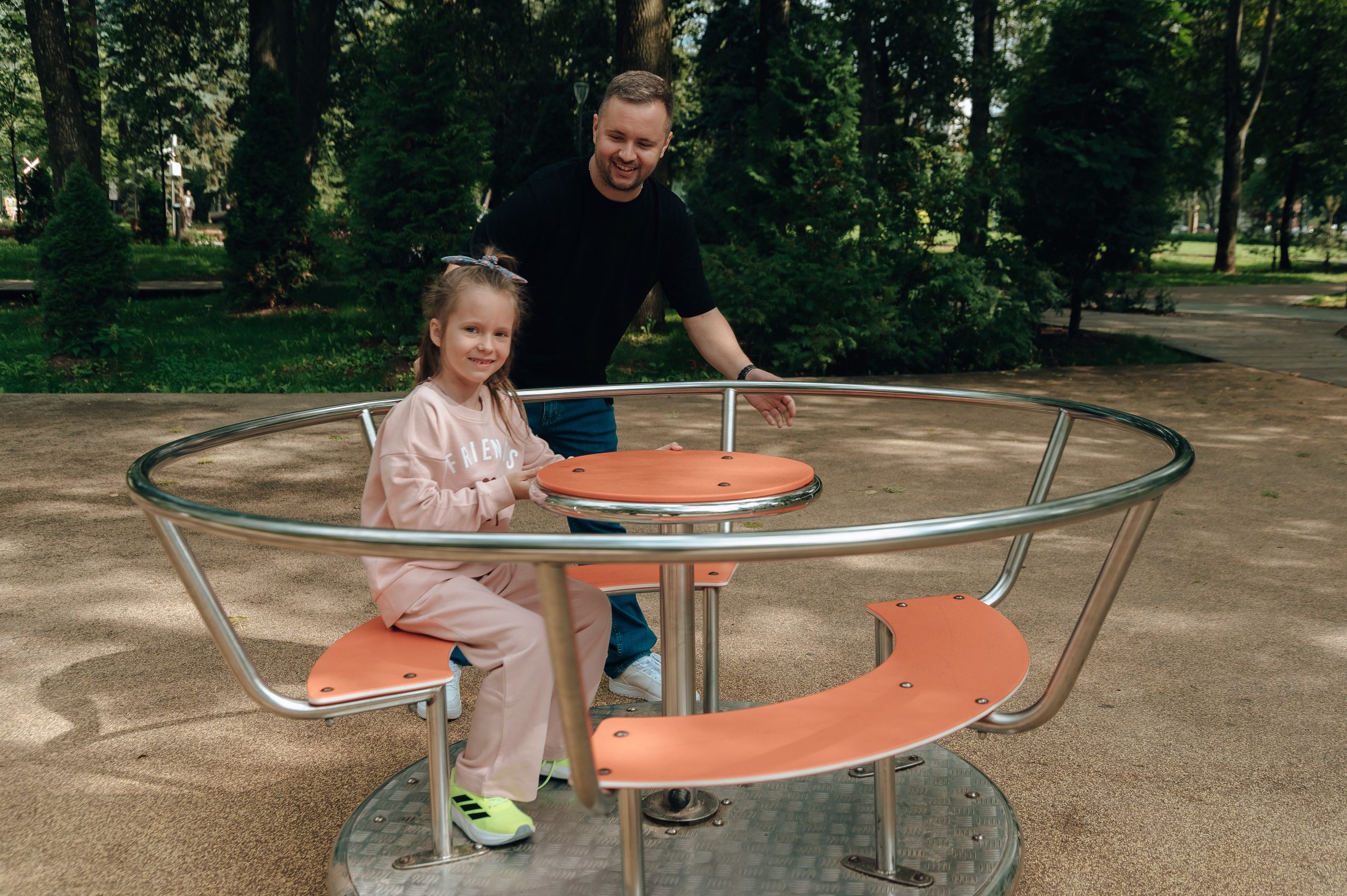 Трое в парке и меховой шар. Детский и семейный фотограф Катерина Мишина