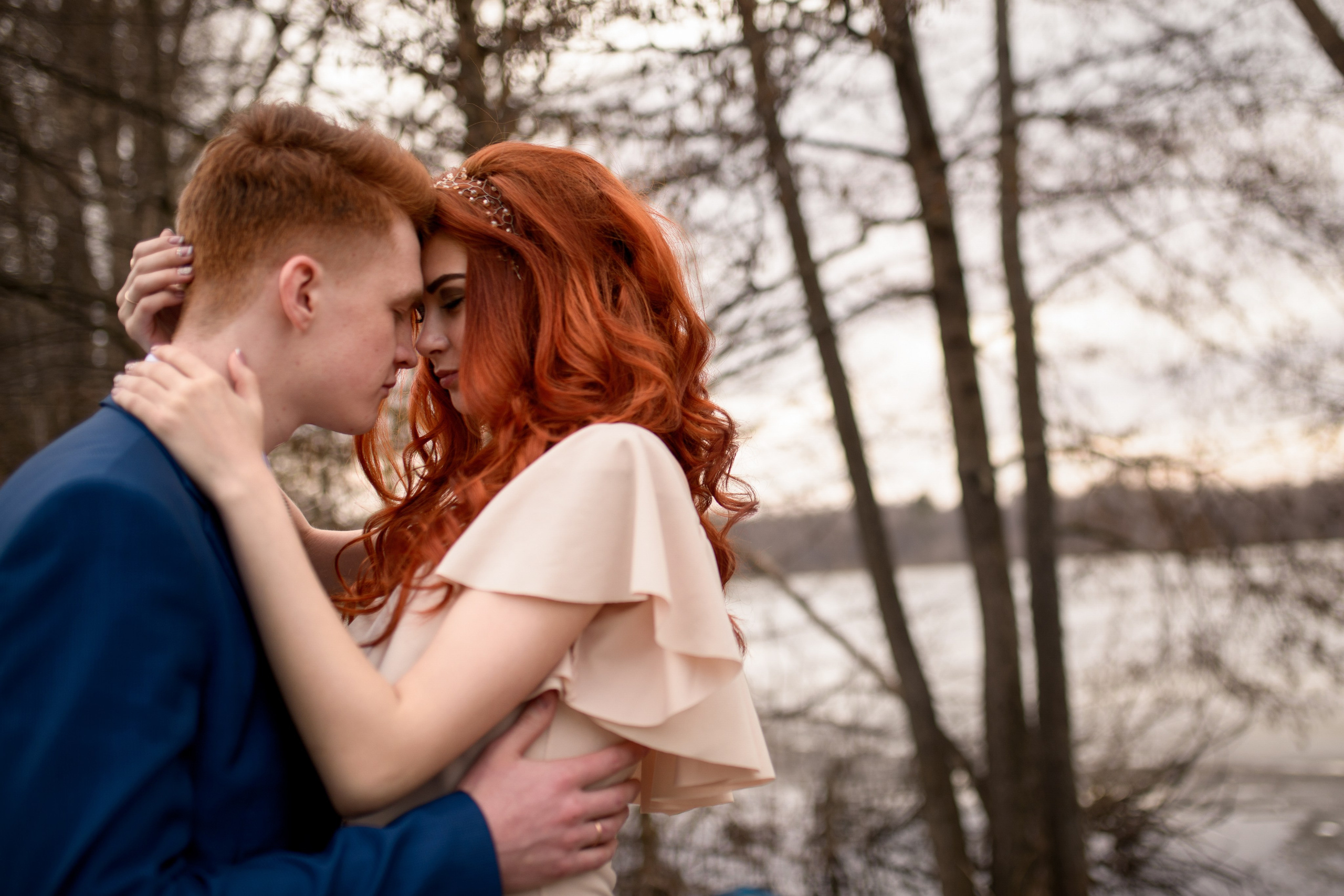 Романтическая Love Story фотосессия в Казани, профессиональный фотограф в г. Казани +79172284430, съёмка истории любви на природе в парке или студии, эмоциональные кадры пар, городской стиль, свадебные и домашние фото, кинематографичные образы, лучший фотограф для пар в Казани +79172284430