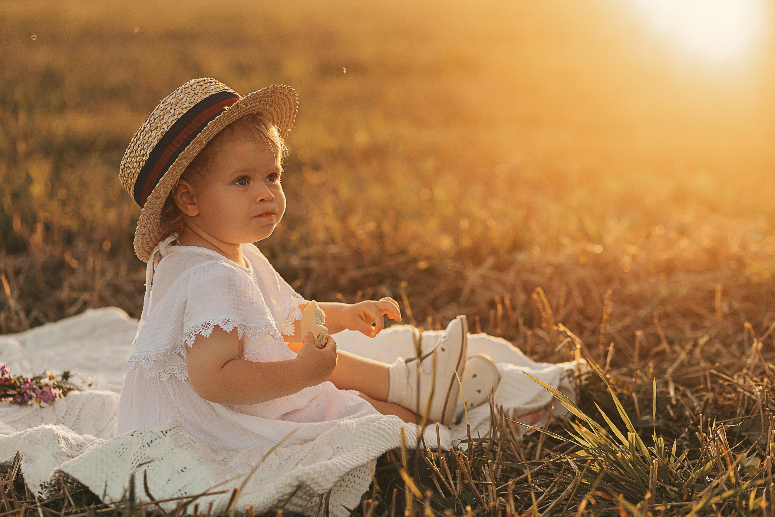 Фотосессия в поле со стогами. Семейный и женский фотограф в Москве Надежда Воробьева