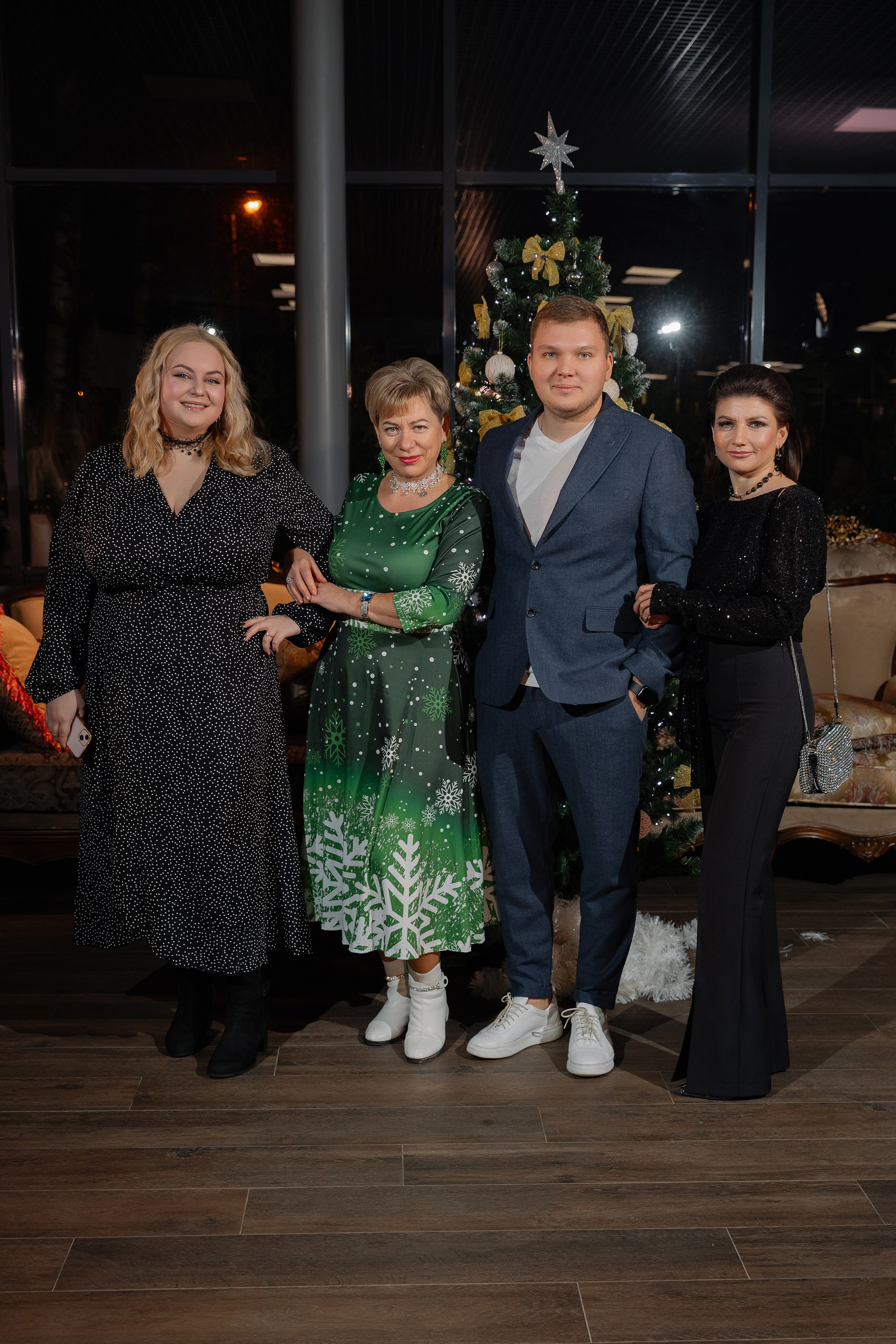 Корпоративная новогодняя фотосъемка для BELARUSBANK в Ресторане «Урарту». Свадебный фотограф в Минске/Беларуси Сергей Спиридонов