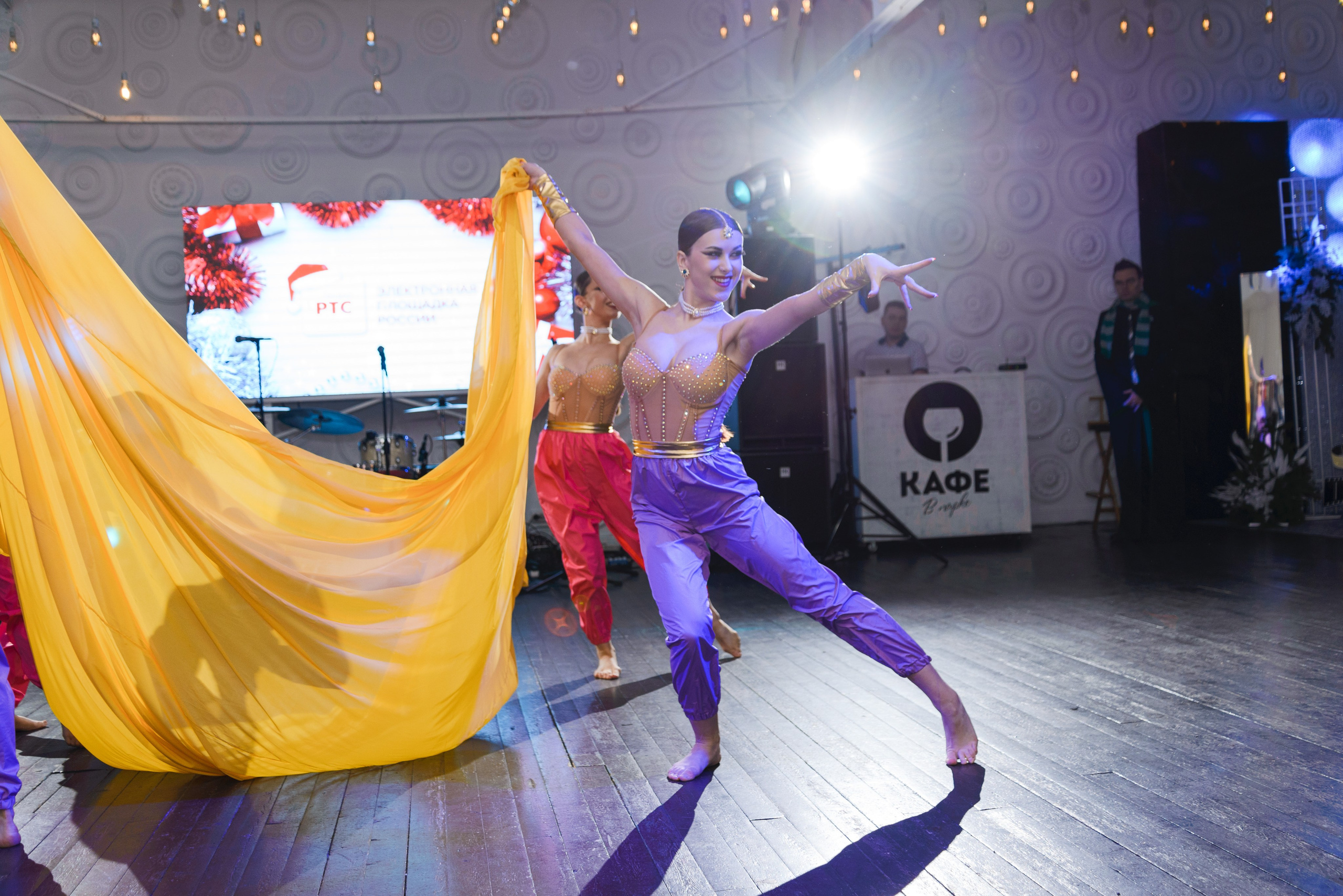 Выступления на банкетных площадках. Танцевальная шоу-группа «GRANAT»