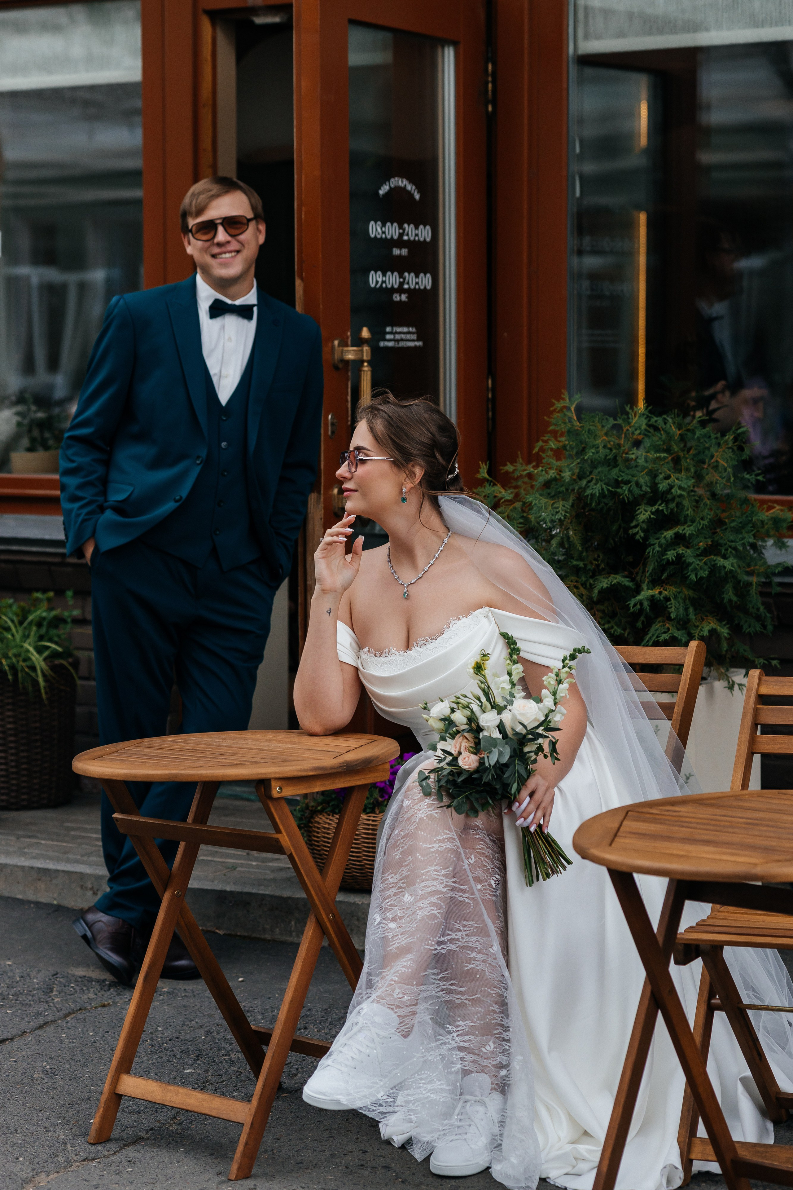 Свадебная прогулка на корабле. Олег Сверчков | Свадебный фотограф Вологда