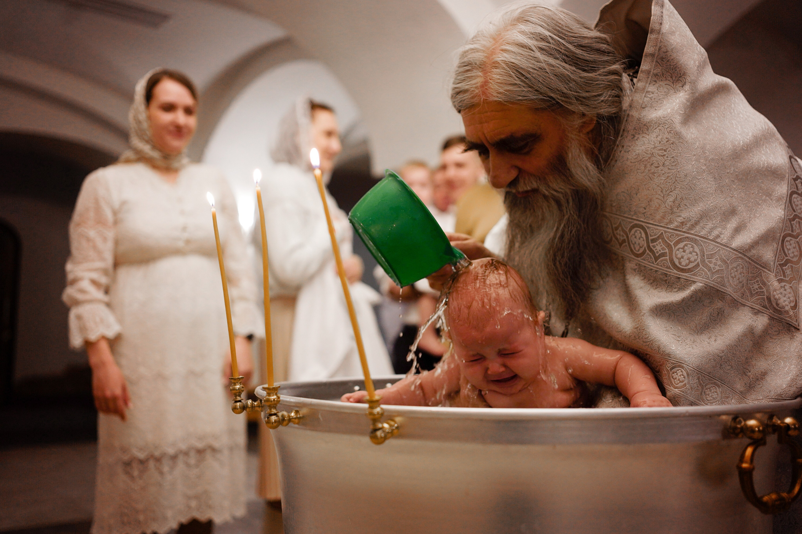 Таинство Крещения в храме Живоначальной Троицы в Троицке. Семейный и детский фотограф в Москве Екатерина Офицерова