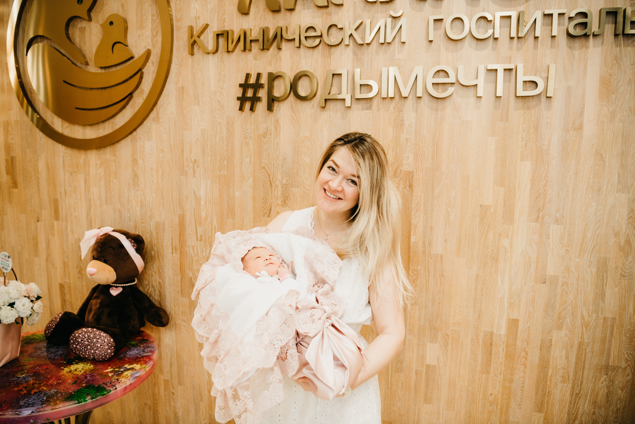 Выписка Полины в Лапино. Фотограф на выписку из роддома в Москве и МО