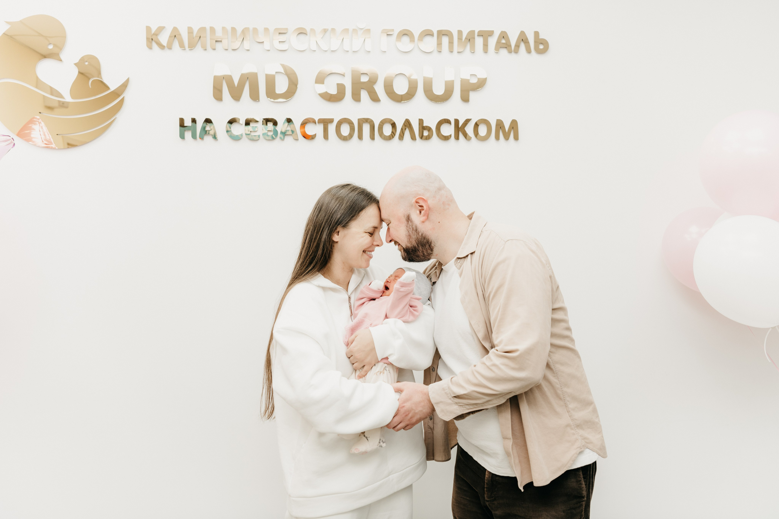 Выписка малышки. Мать и дитя на Севастопольском. Фотограф на выписку из роддома в Москве и МО