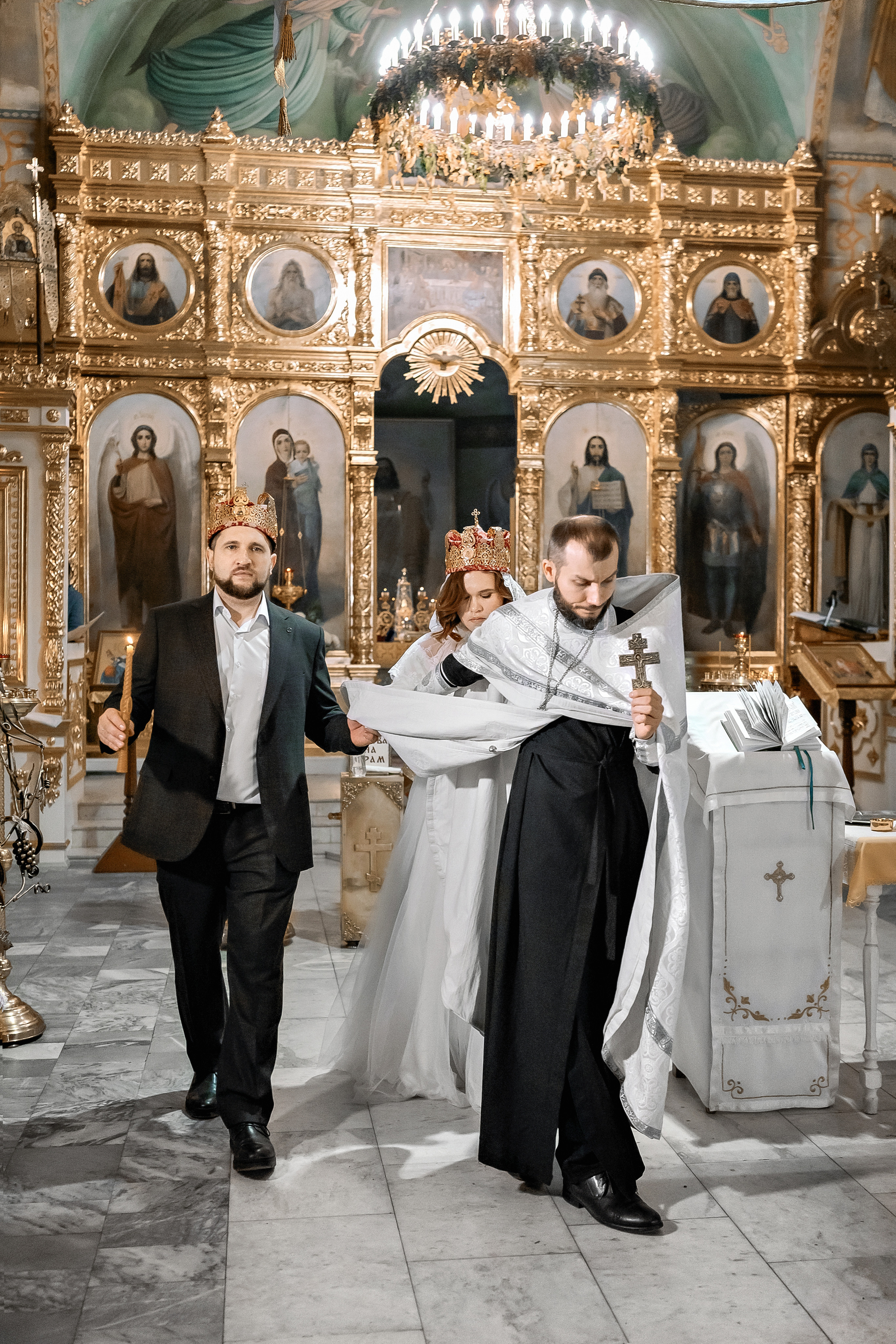 Венчание в храме Покрова Пресвятой Богородицы. Церковный фотограф на Таинство Крещения и Венчания в Оренбурге и Оренбургской области Екатерина Белкина