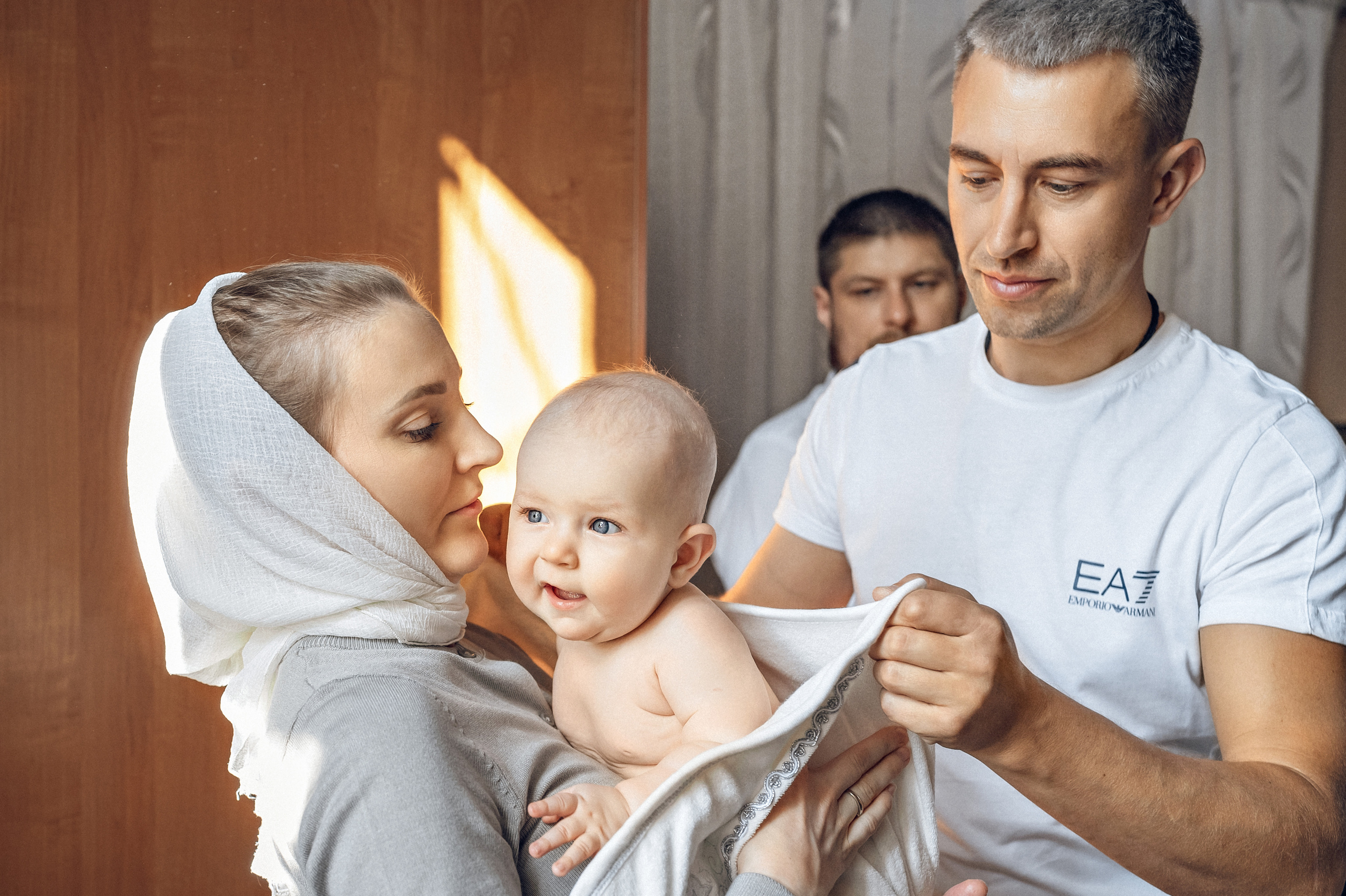 Крещение в крестильной комнате храма Покрова пресвятой Богородицы. Церковный фотограф на Таинство Крещения и Венчания в Оренбурге и Оренбургской области Екатерина Белкина